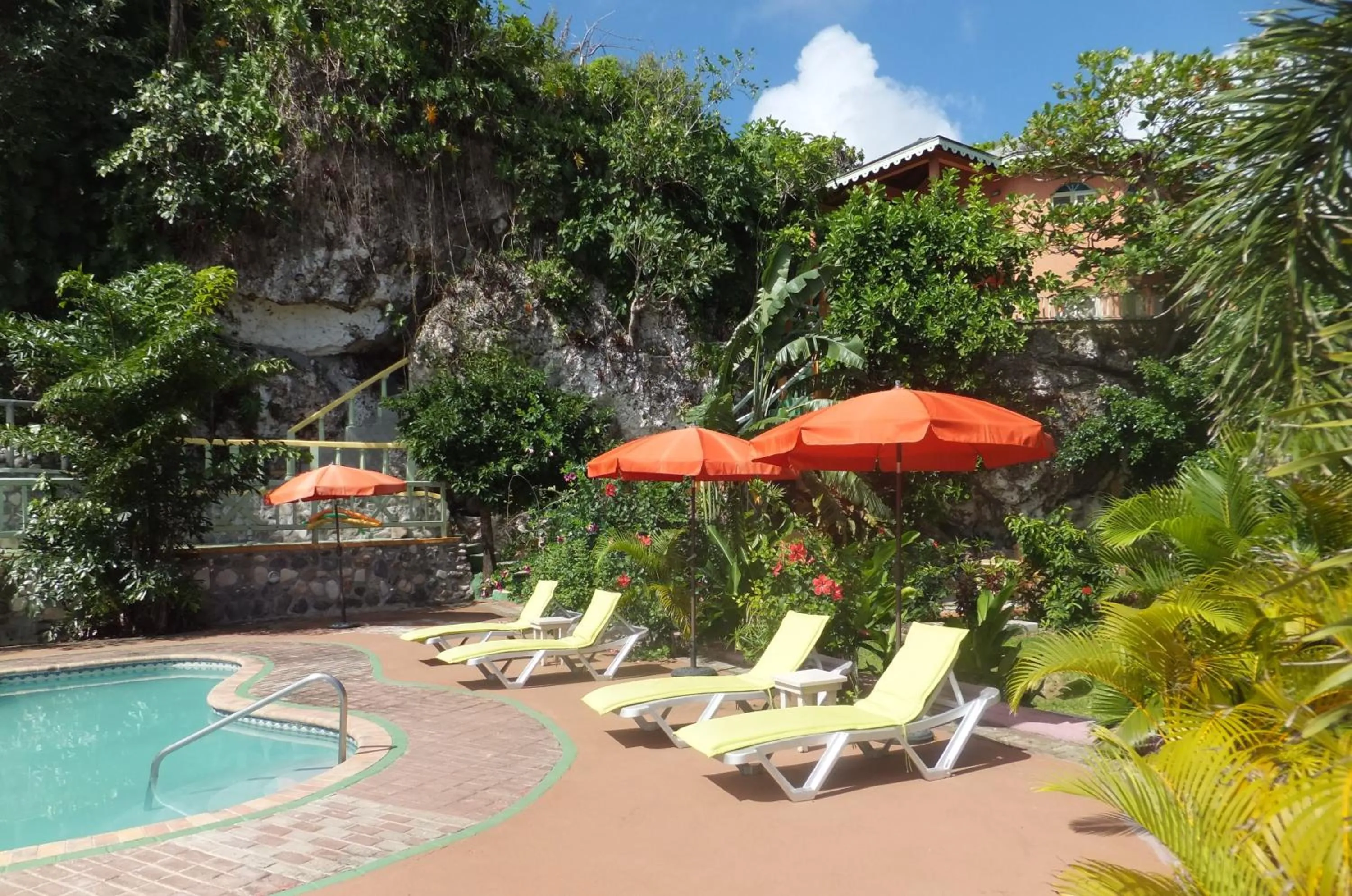 Swimming pool in Pimento Lodge Resort