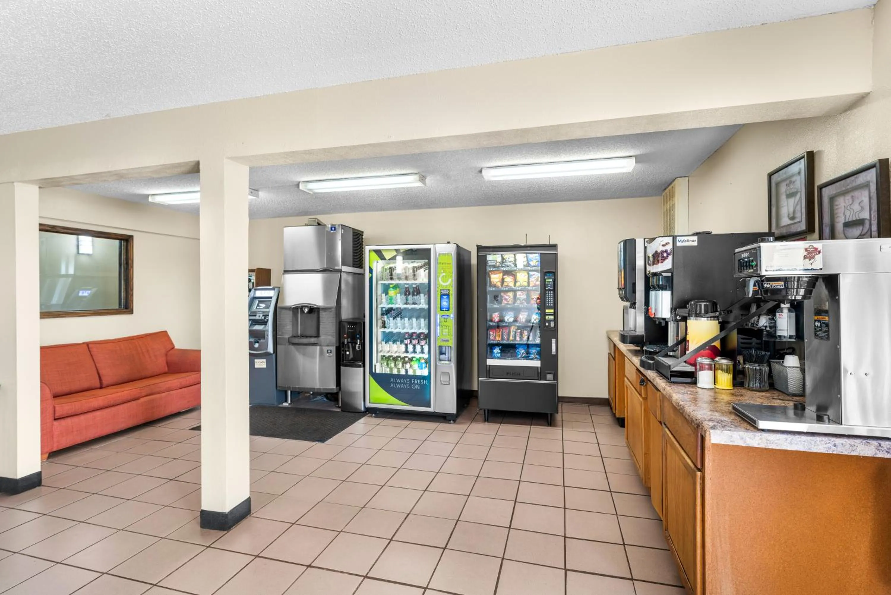 Kitchen or kitchenette in Americas Best Value Inn Decatur