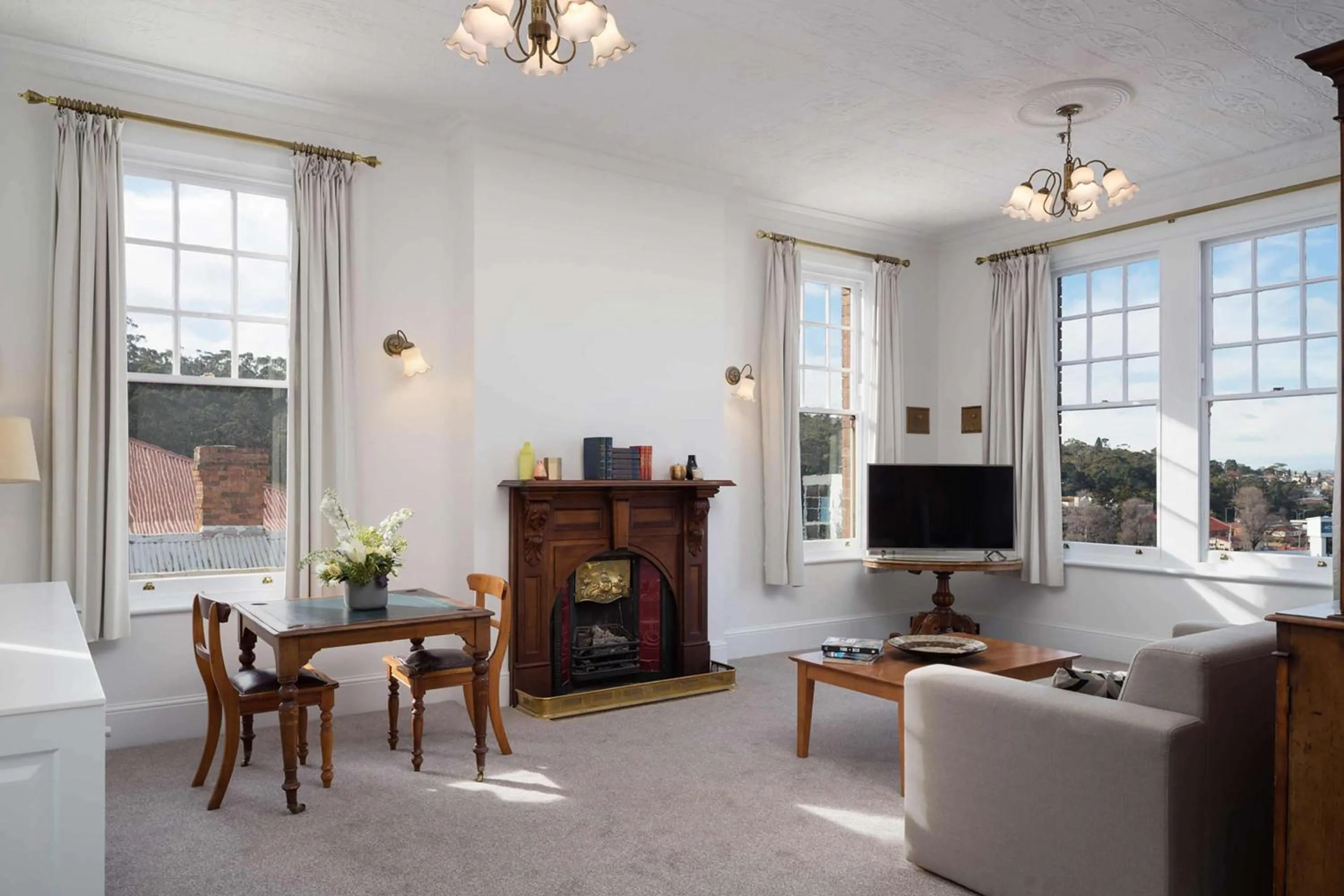 Photo of the whole room in Rydges Hobart