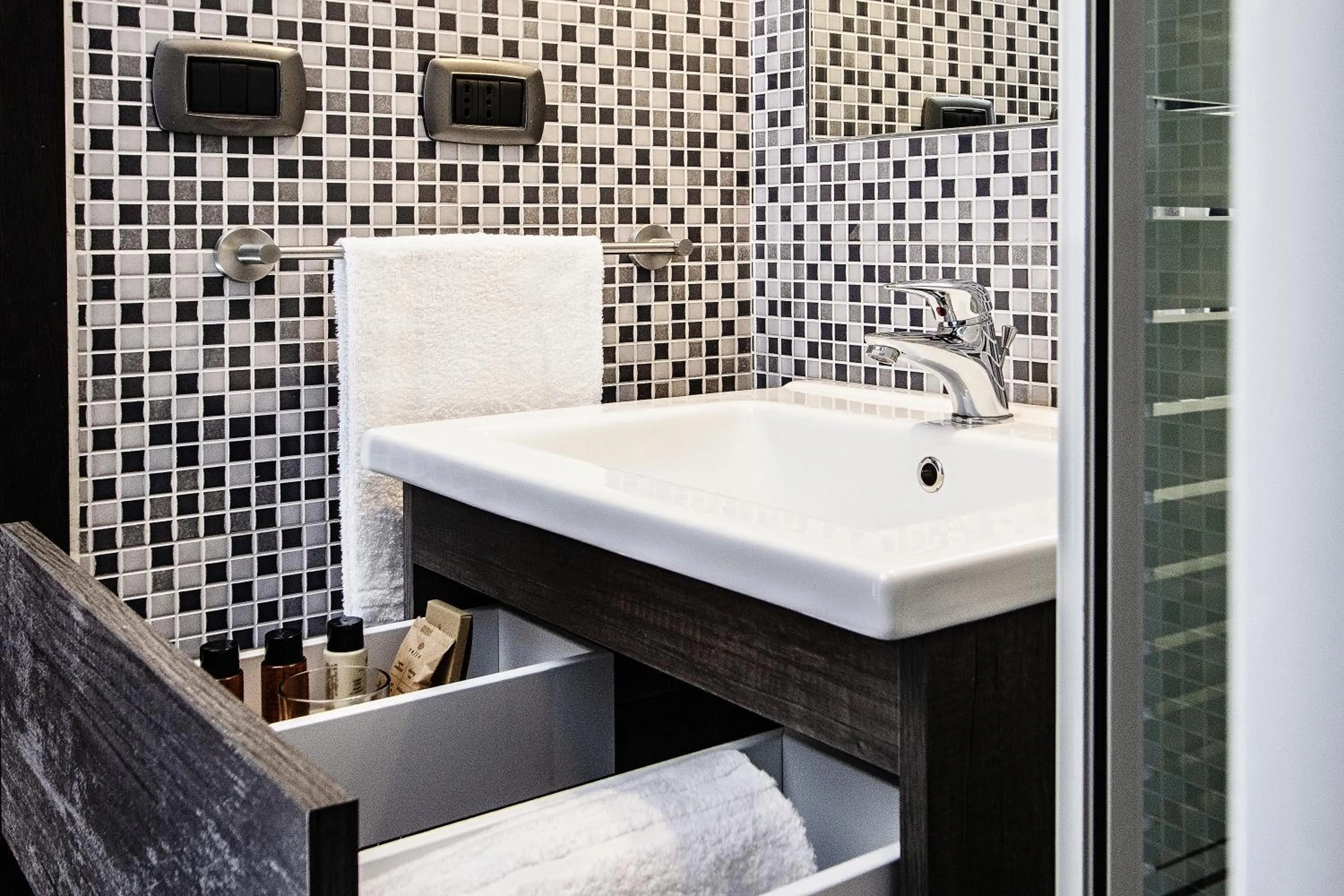 Bathroom in Old Kitchen Vatican Suites