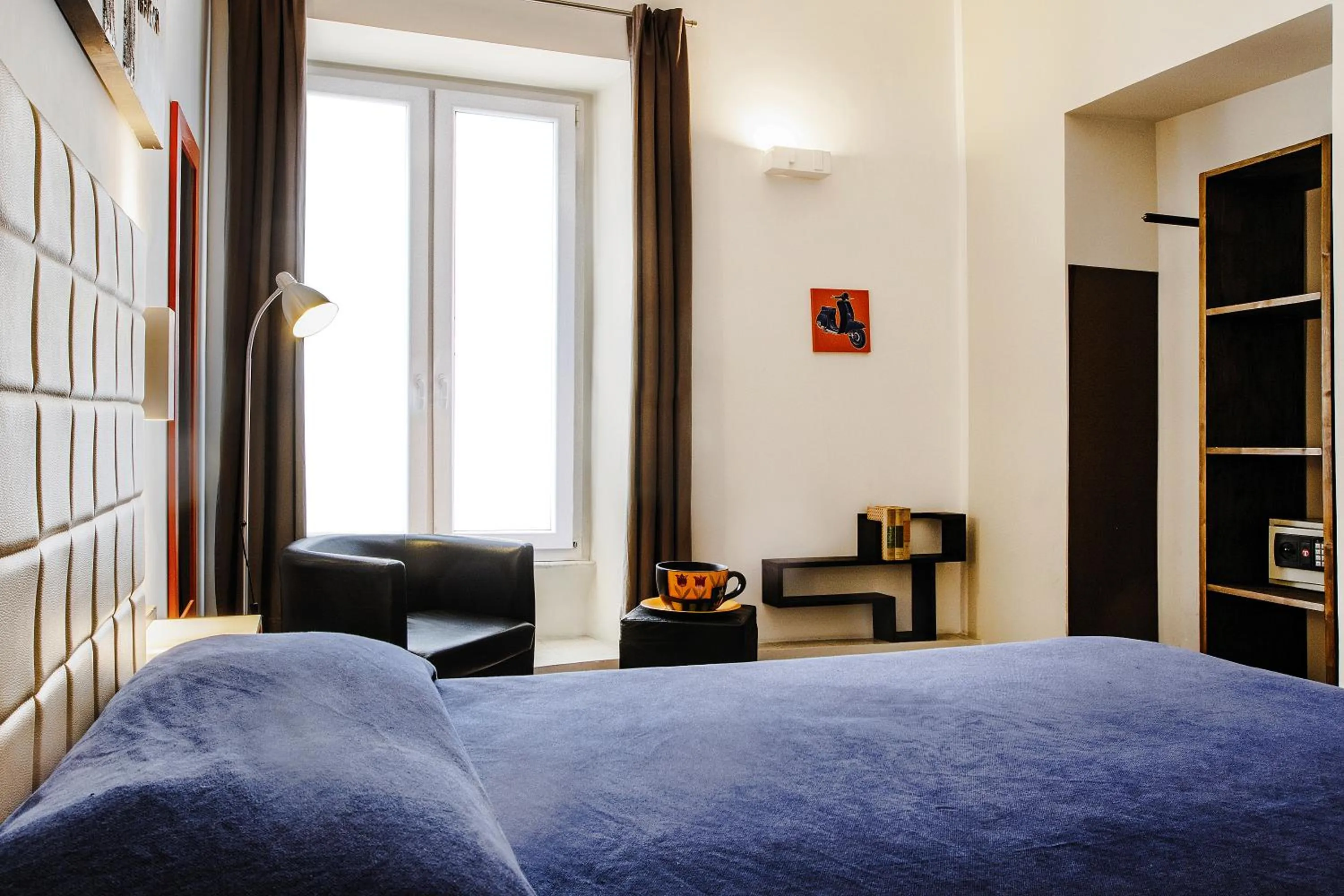 Photo of the whole room, Bed in Old Kitchen Vatican Suites