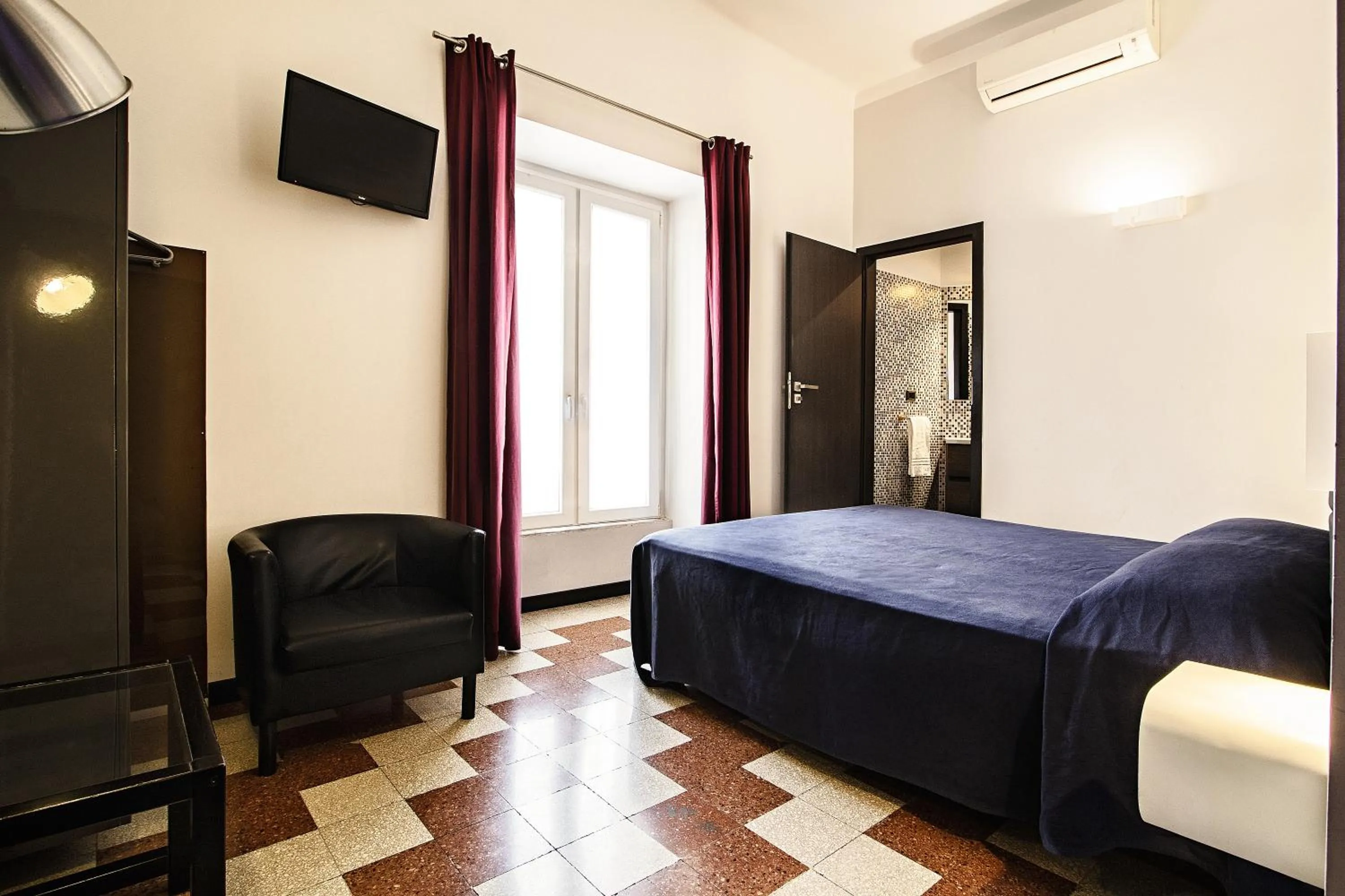 Bedroom, Bed in Old Kitchen Vatican Suites