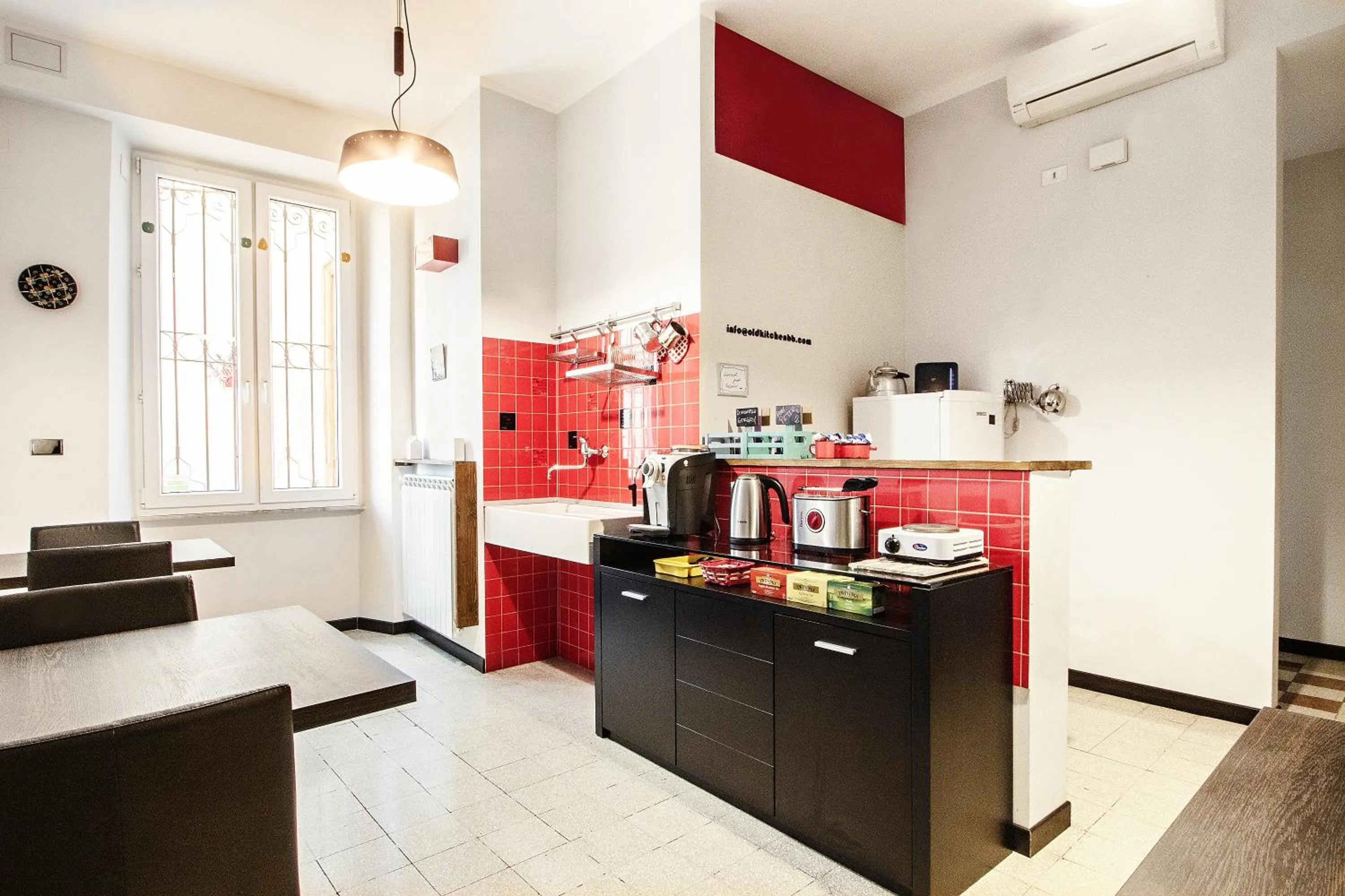Coffee/tea facilities in Old Kitchen Vatican Suites