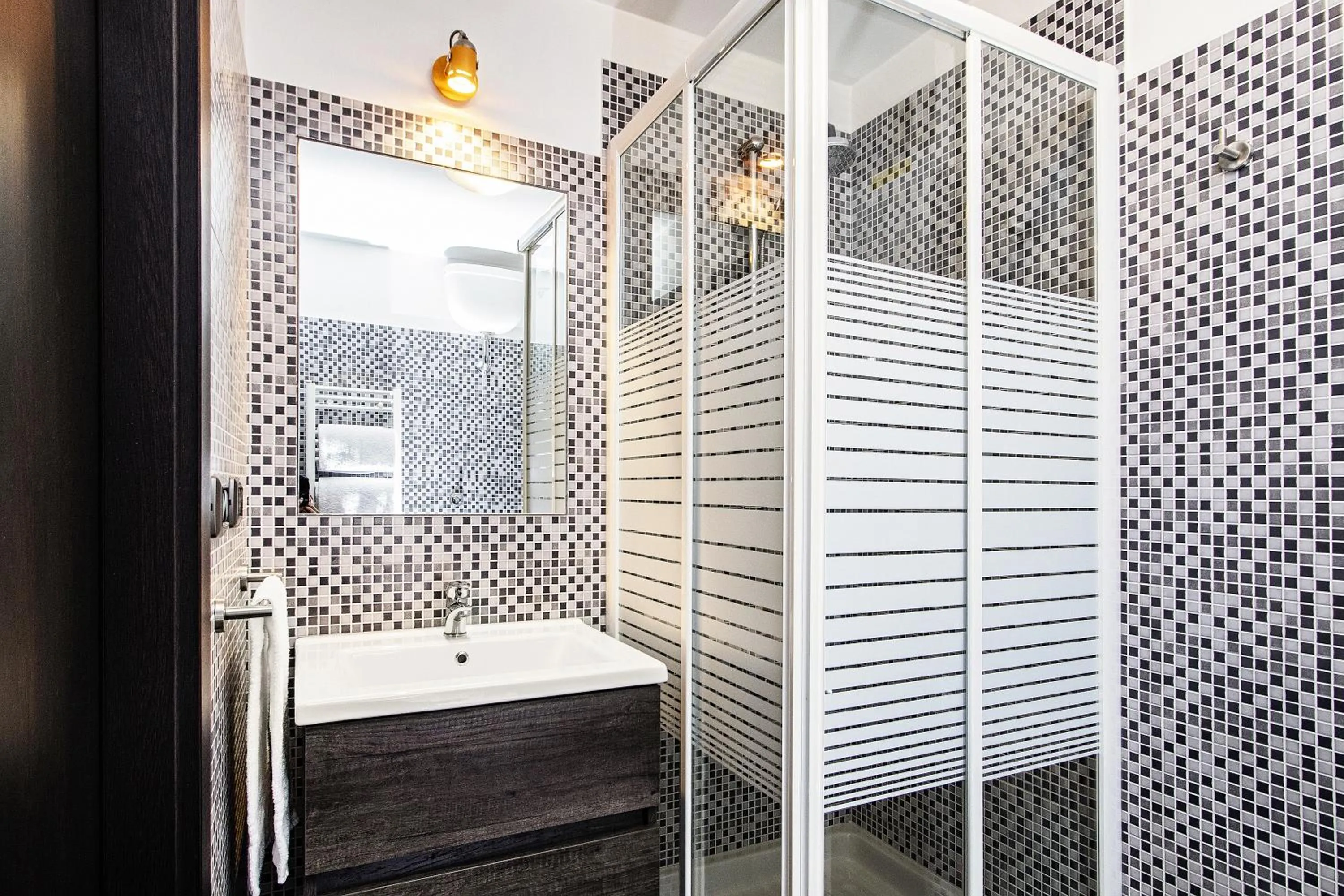 Bathroom in Old Kitchen Vatican Suites