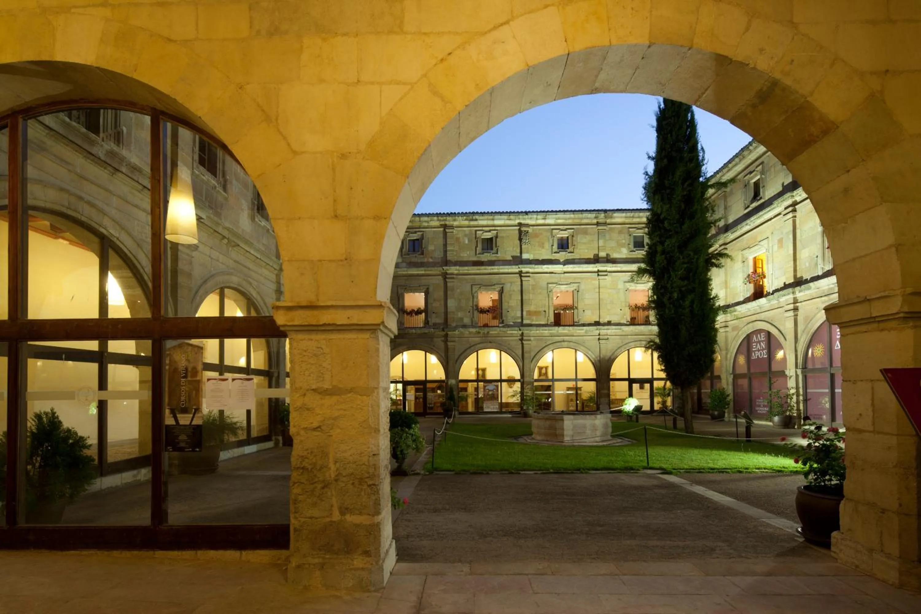 Facade/entrance in Hotel Real Colegiata San Isidoro