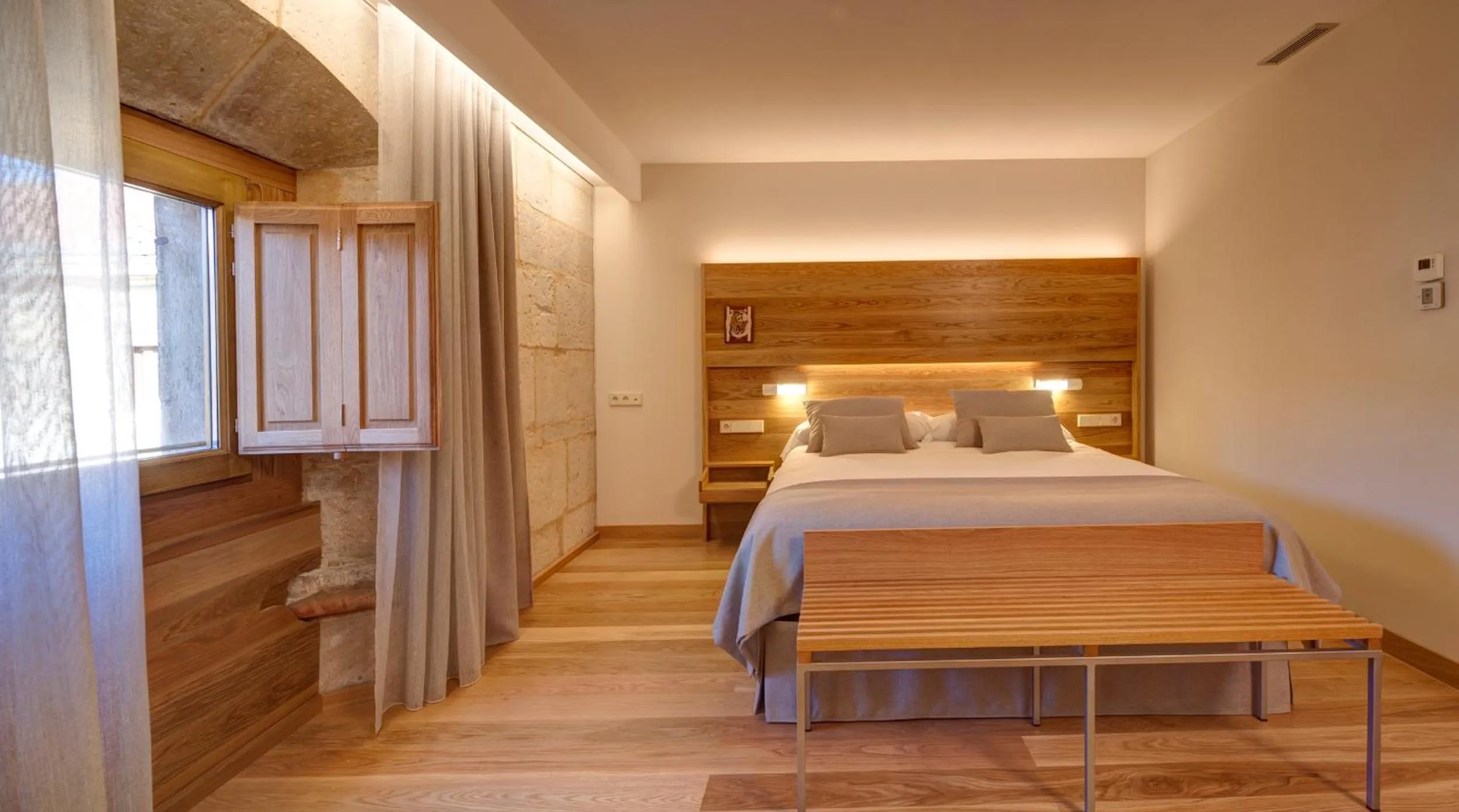 Photo of the whole room, Bed in Hotel Real Colegiata San Isidoro