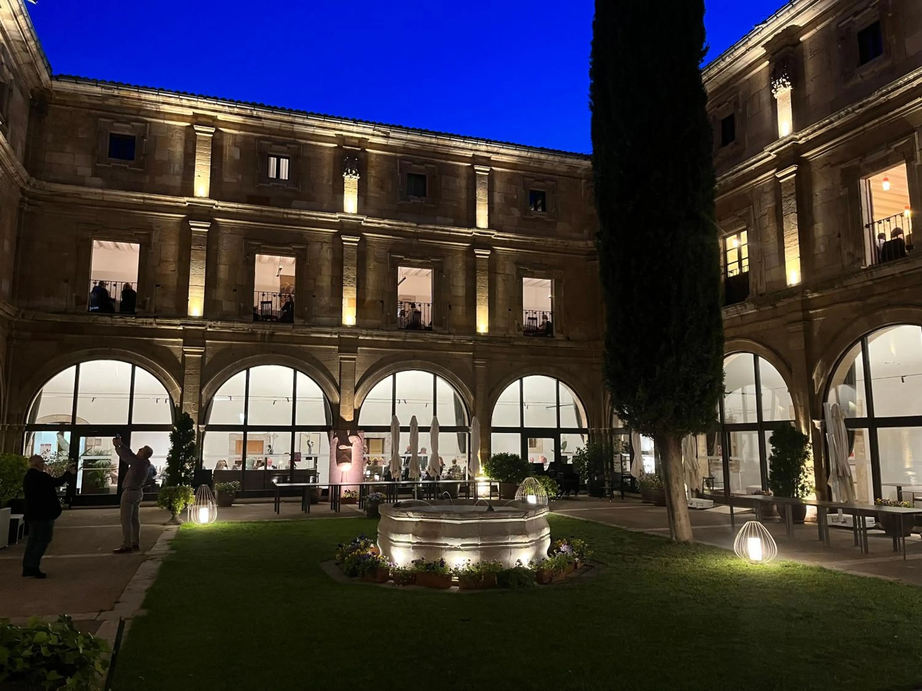 Night in Hotel Real Colegiata San Isidoro