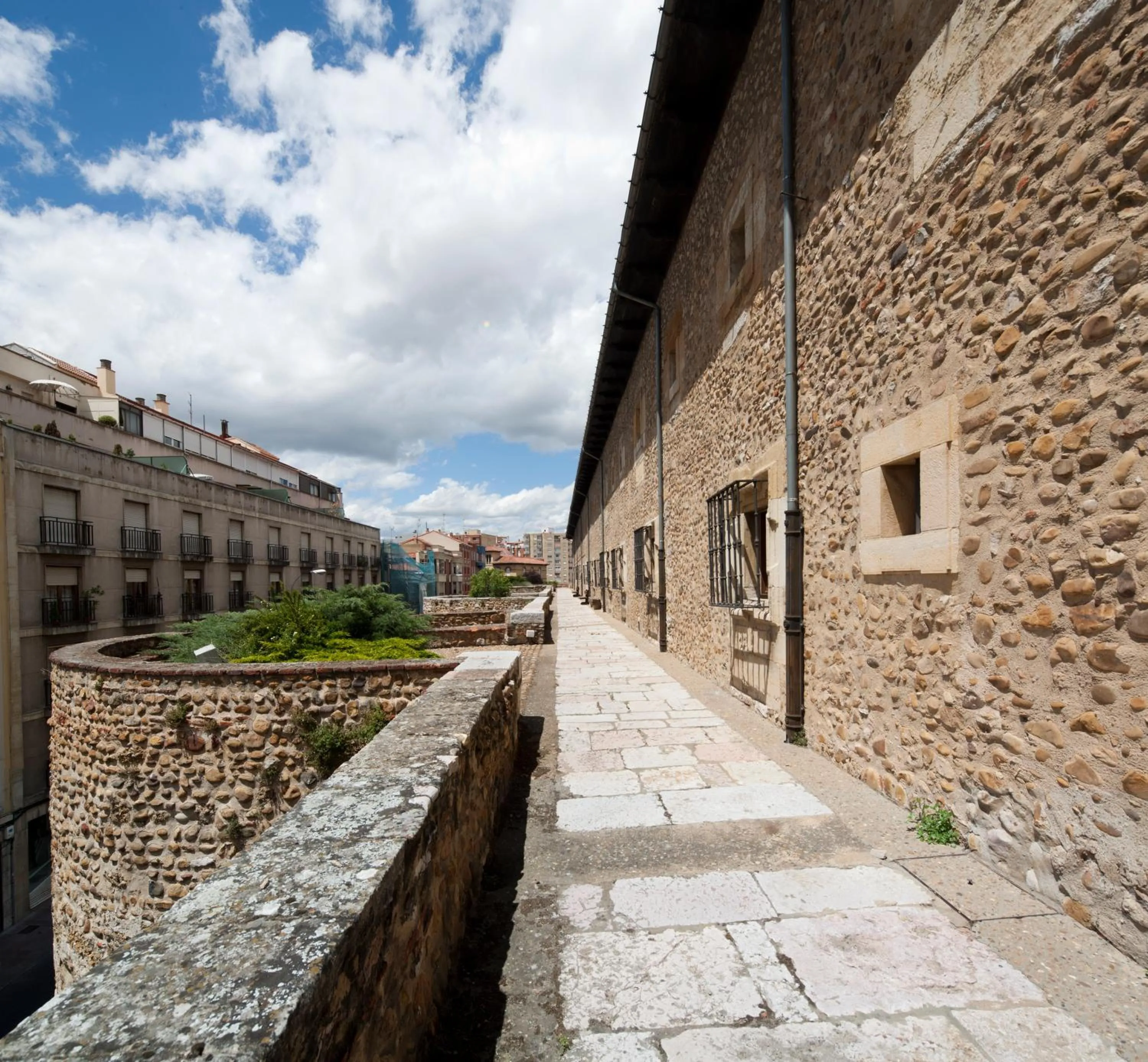 Facade/entrance in Hotel Real Colegiata San Isidoro