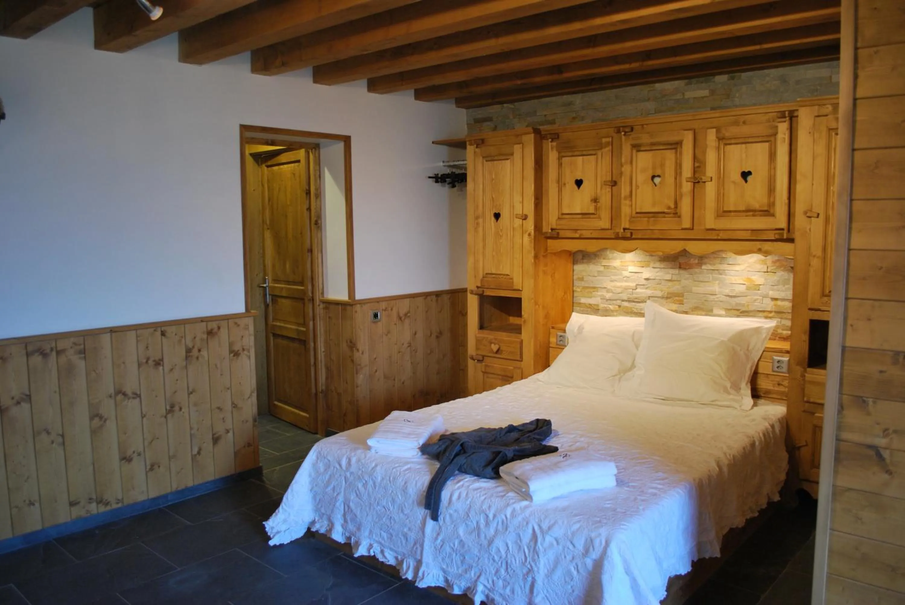 Photo of the whole room, Bed in De Blockhut