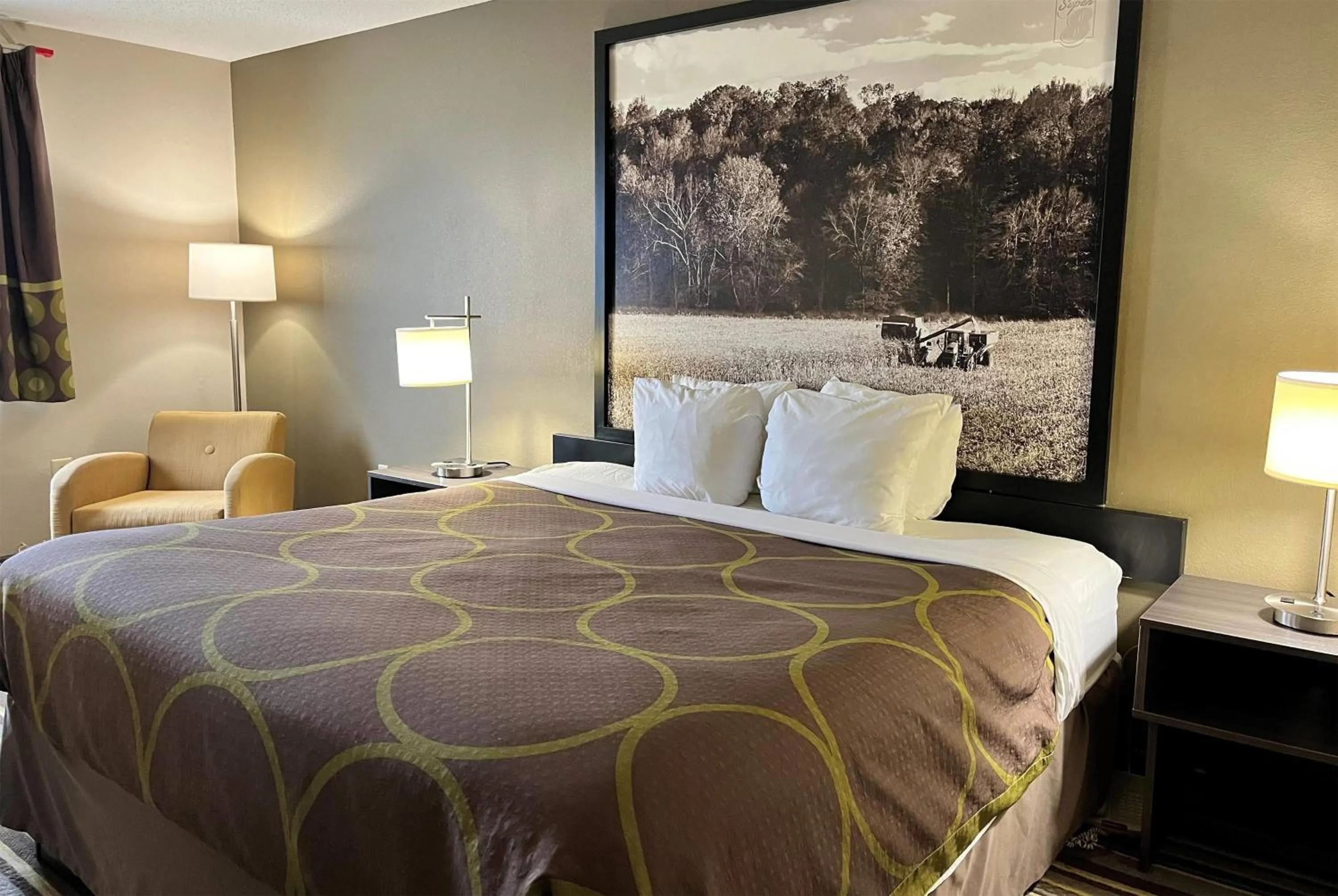 Photo of the whole room, Bed in Super 8 by Wyndham Gas City Marion Area