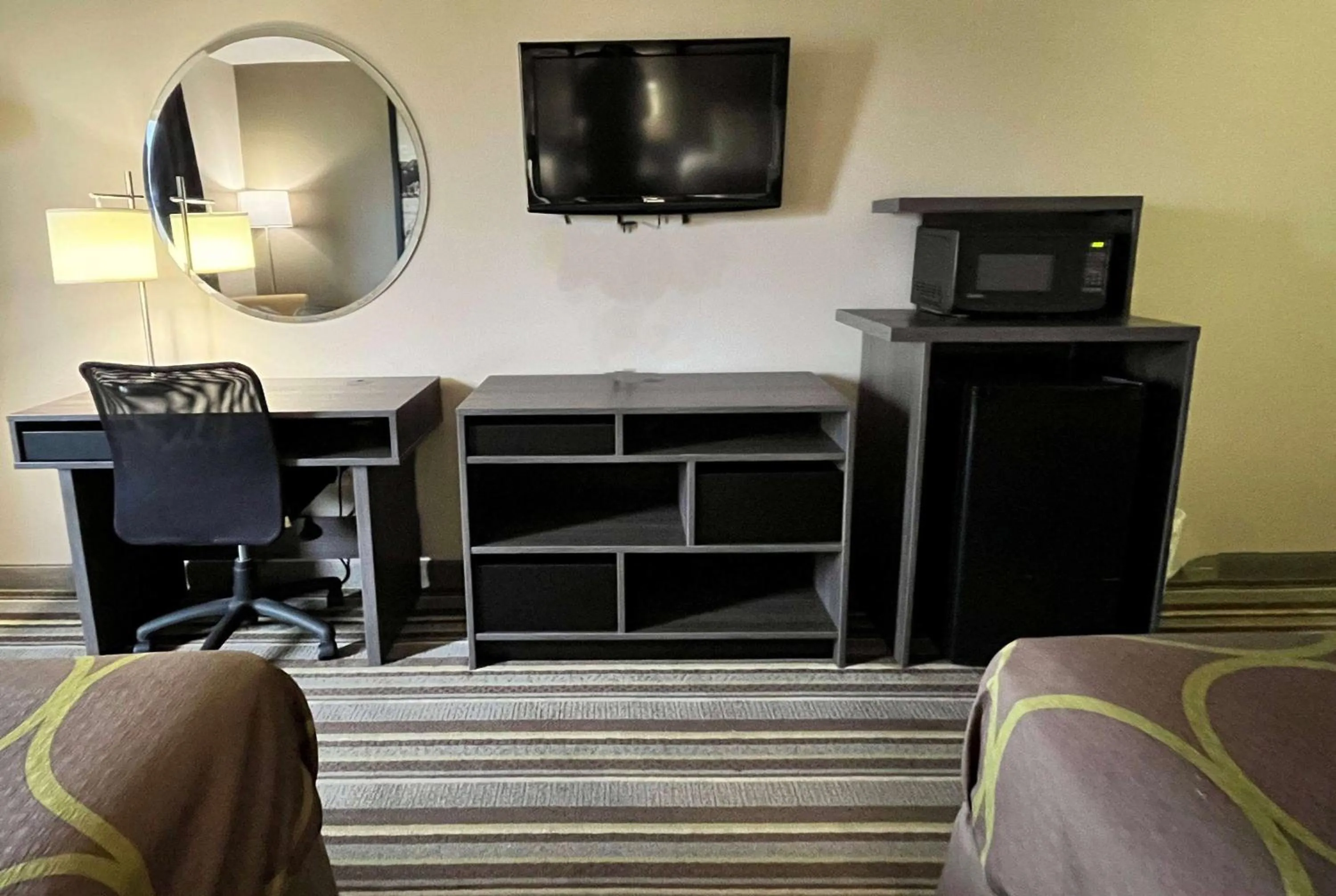 Photo of the whole room in Super 8 by Wyndham Gas City Marion Area