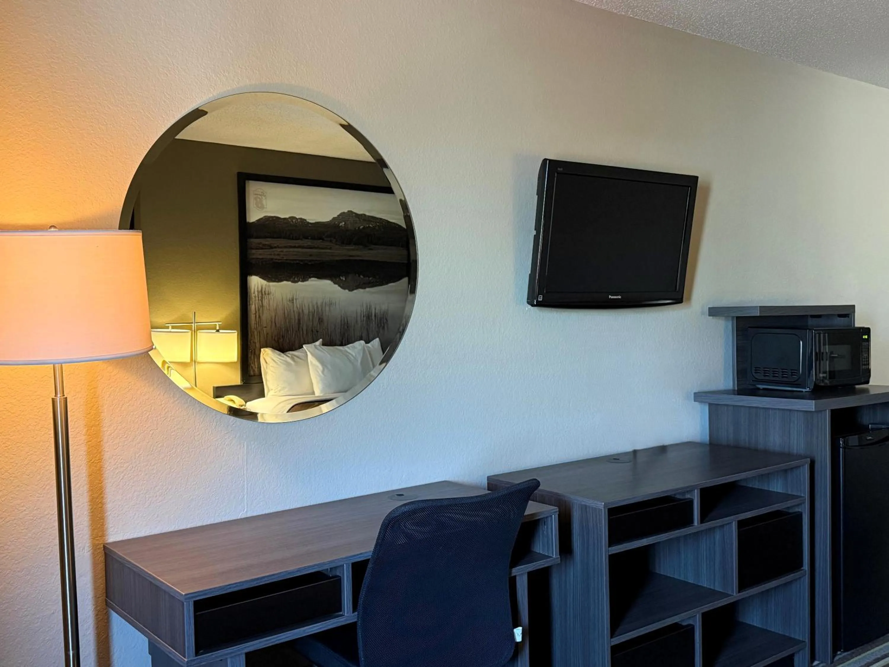 Guests in Super 8 by Wyndham Gas City Marion Area