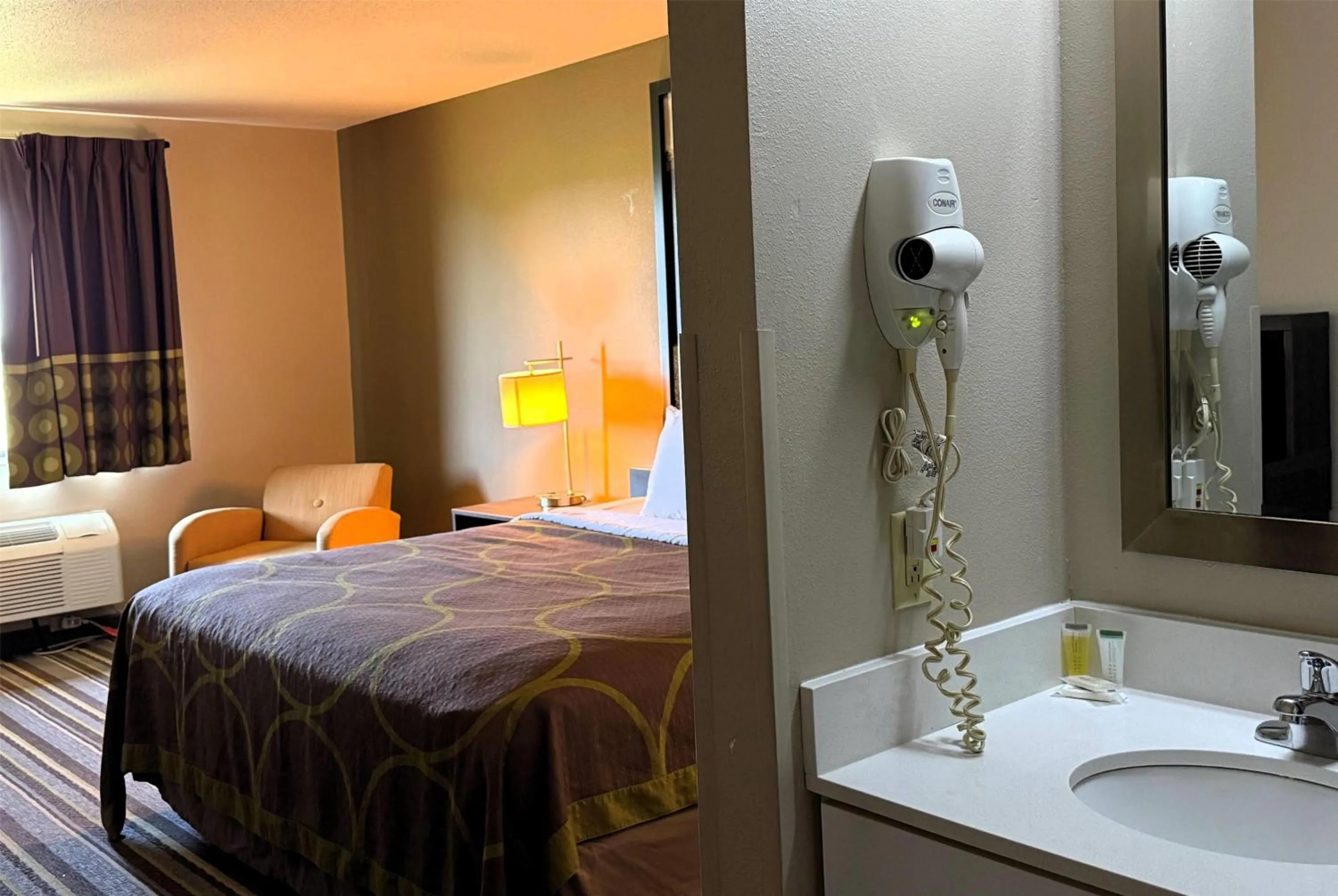 Photo of the whole room, Bed in Super 8 by Wyndham Gas City Marion Area