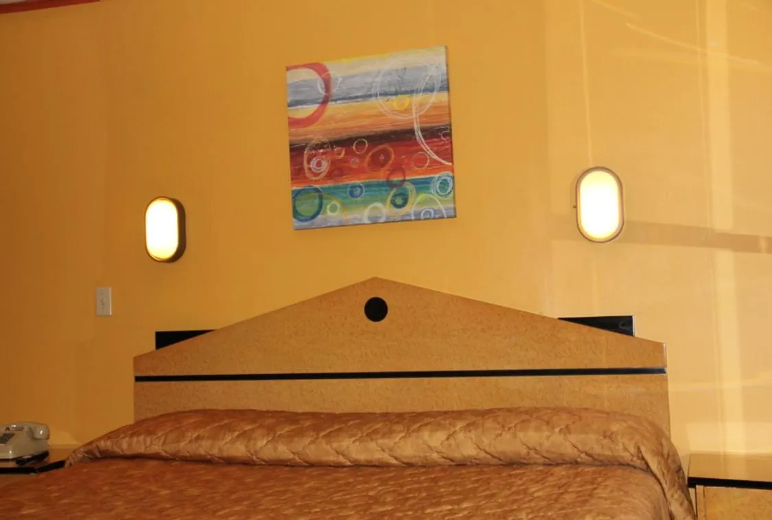 Decorative detail in Bay Shore Inn