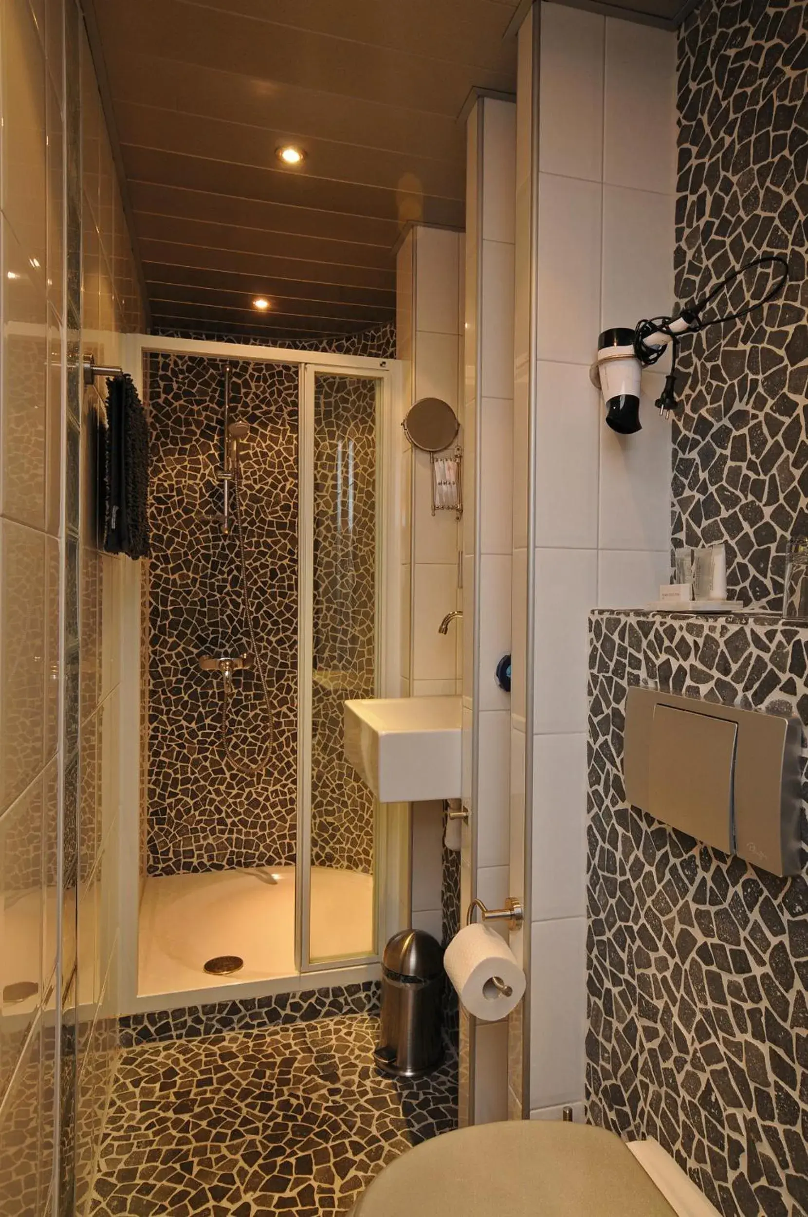 Double Room with Shower - single occupancy in B&B de Valkenhorst Double Room with Shower - single occupancy in B&B de Valkenhorst