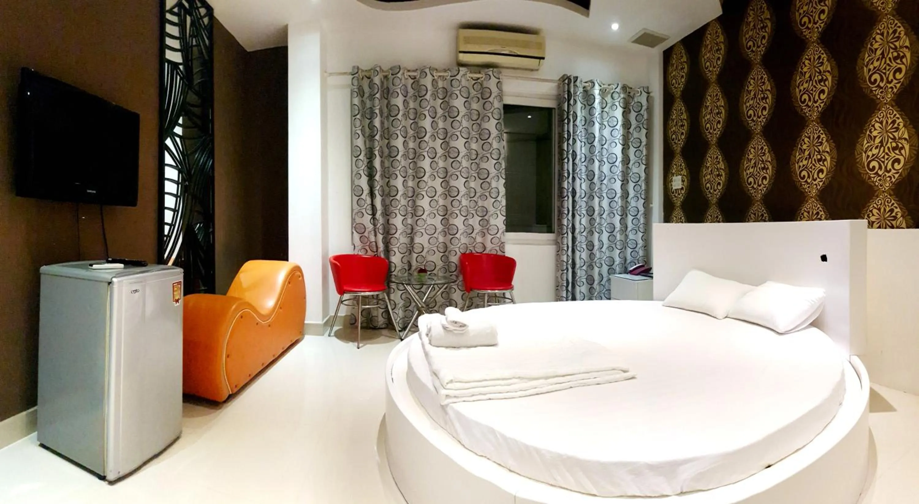 Bed in My Friends Hotel