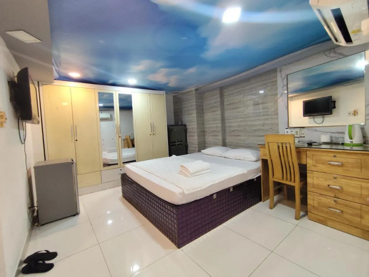 Bed in My Friends Hotel