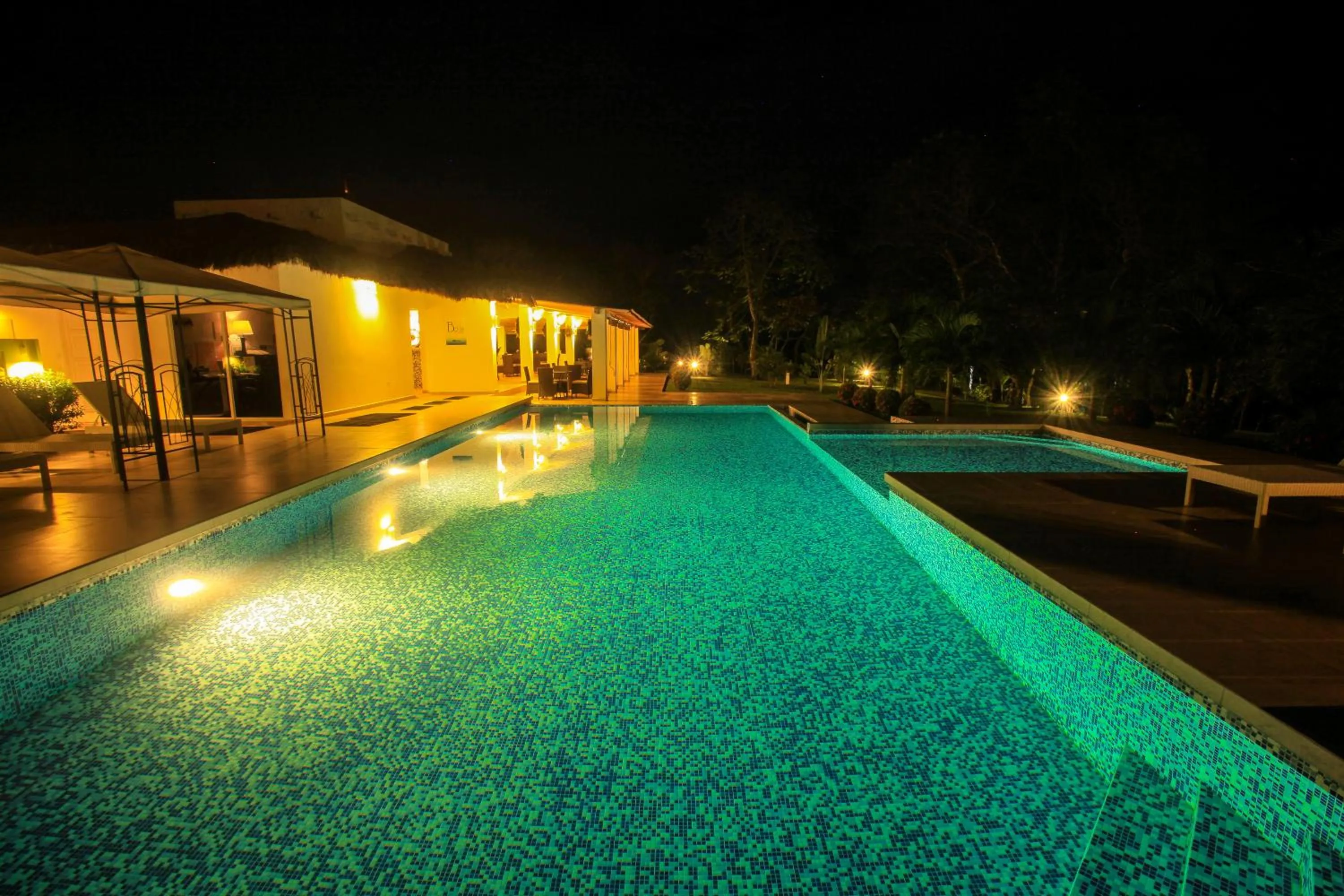 Restaurant/places to eat in Bocas del Mar