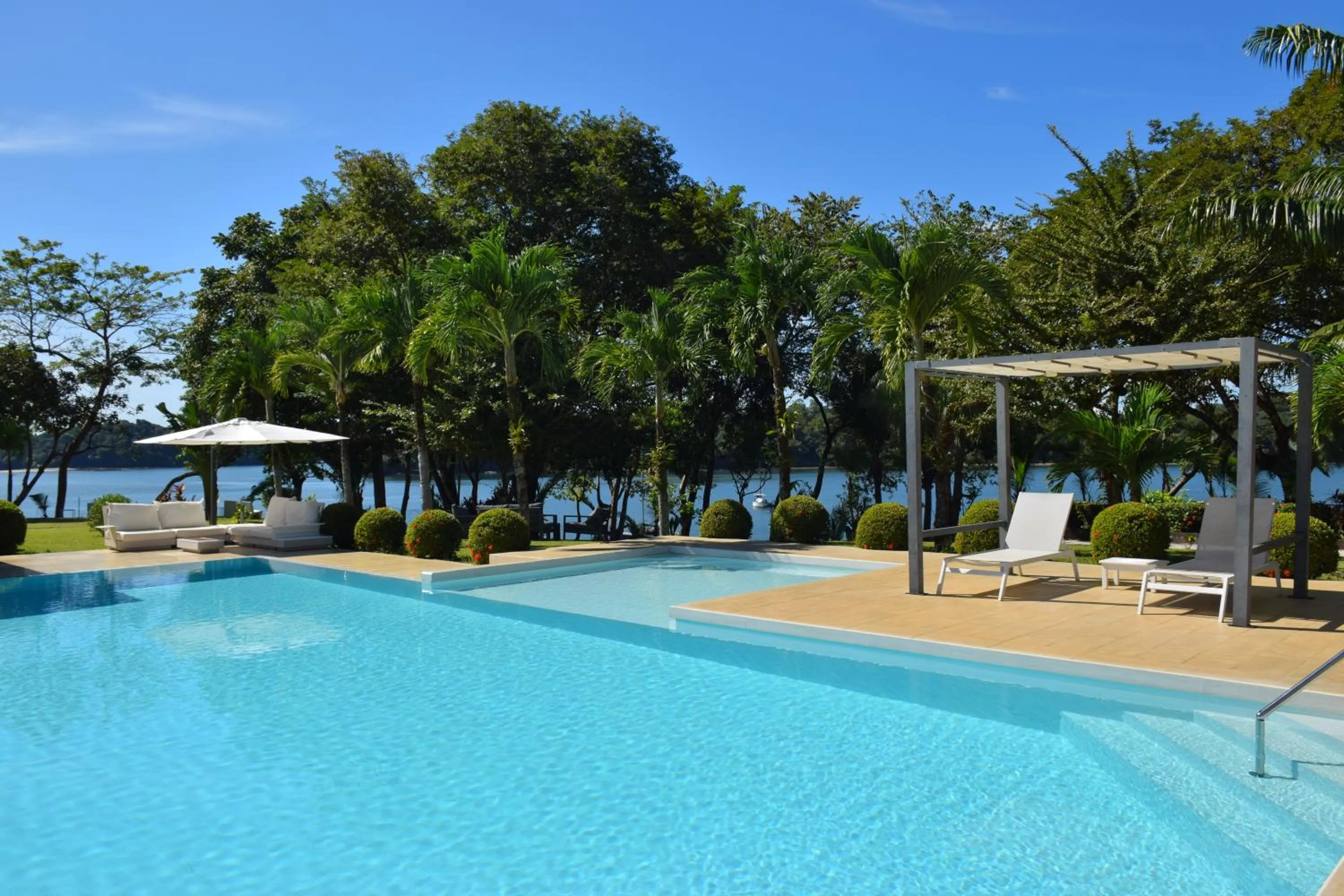 Restaurant/places to eat in Bocas del Mar