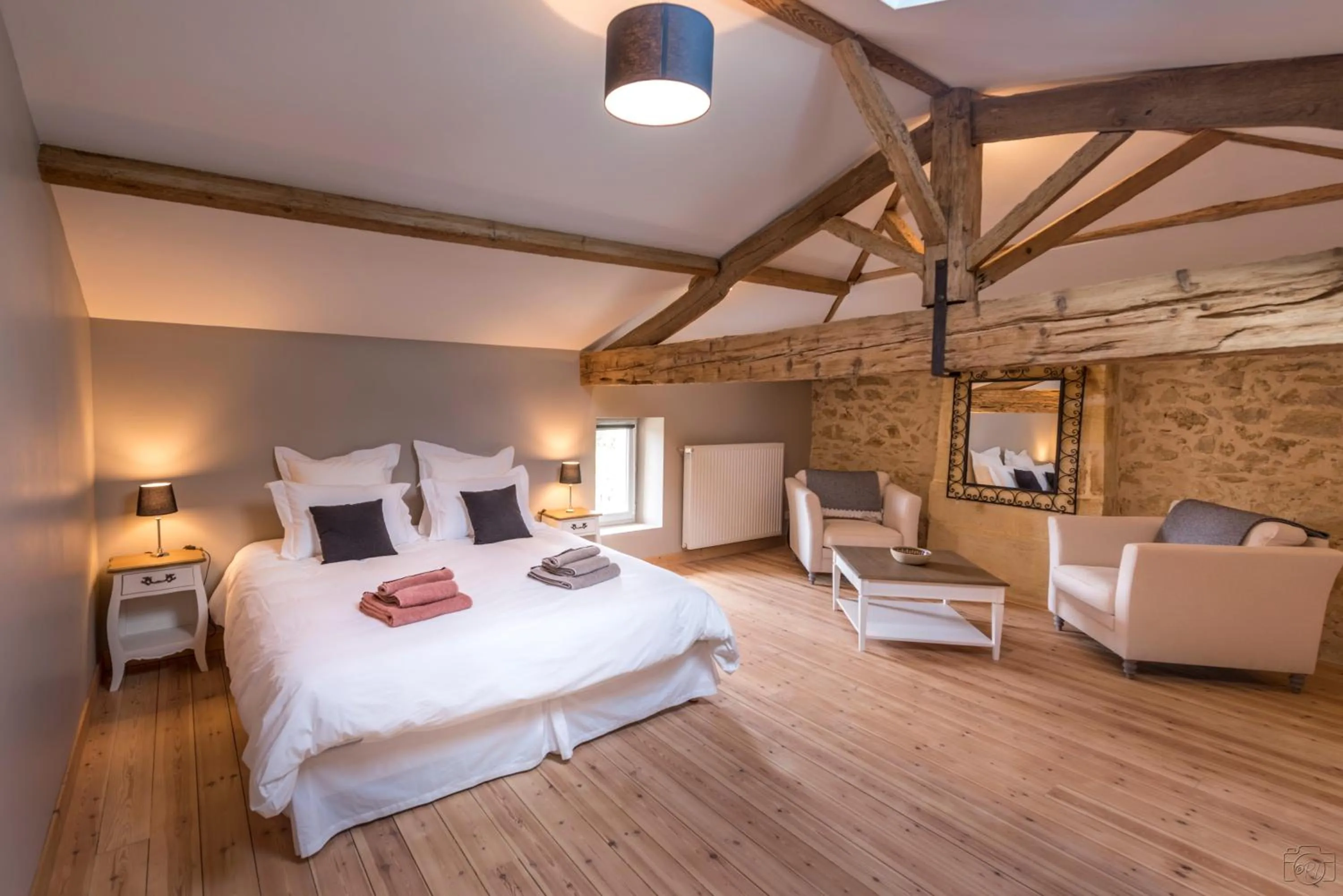 Photo of the whole room, Bed in La Vigneraie de Laura