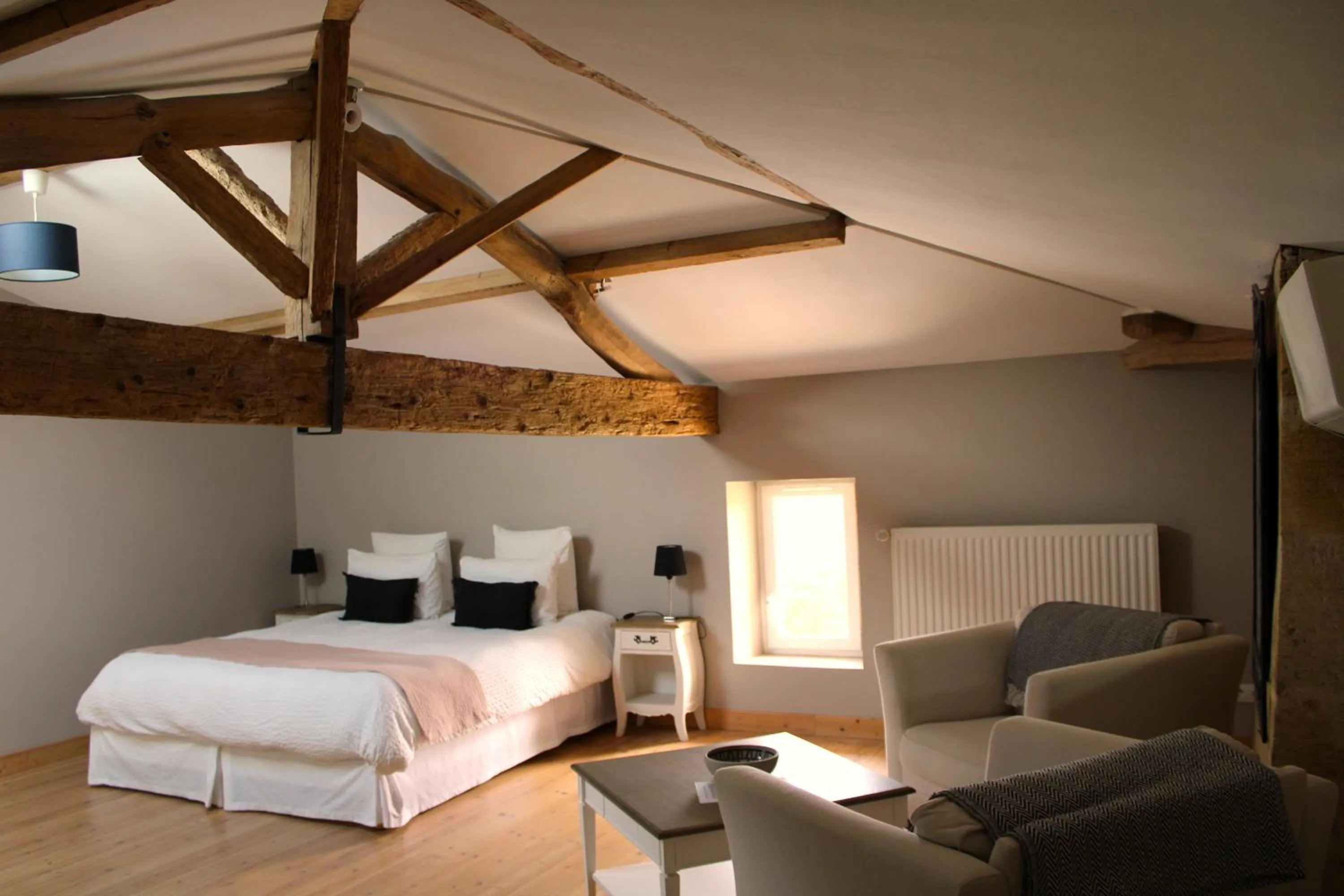 Photo of the whole room, Bed in La Vigneraie de Laura