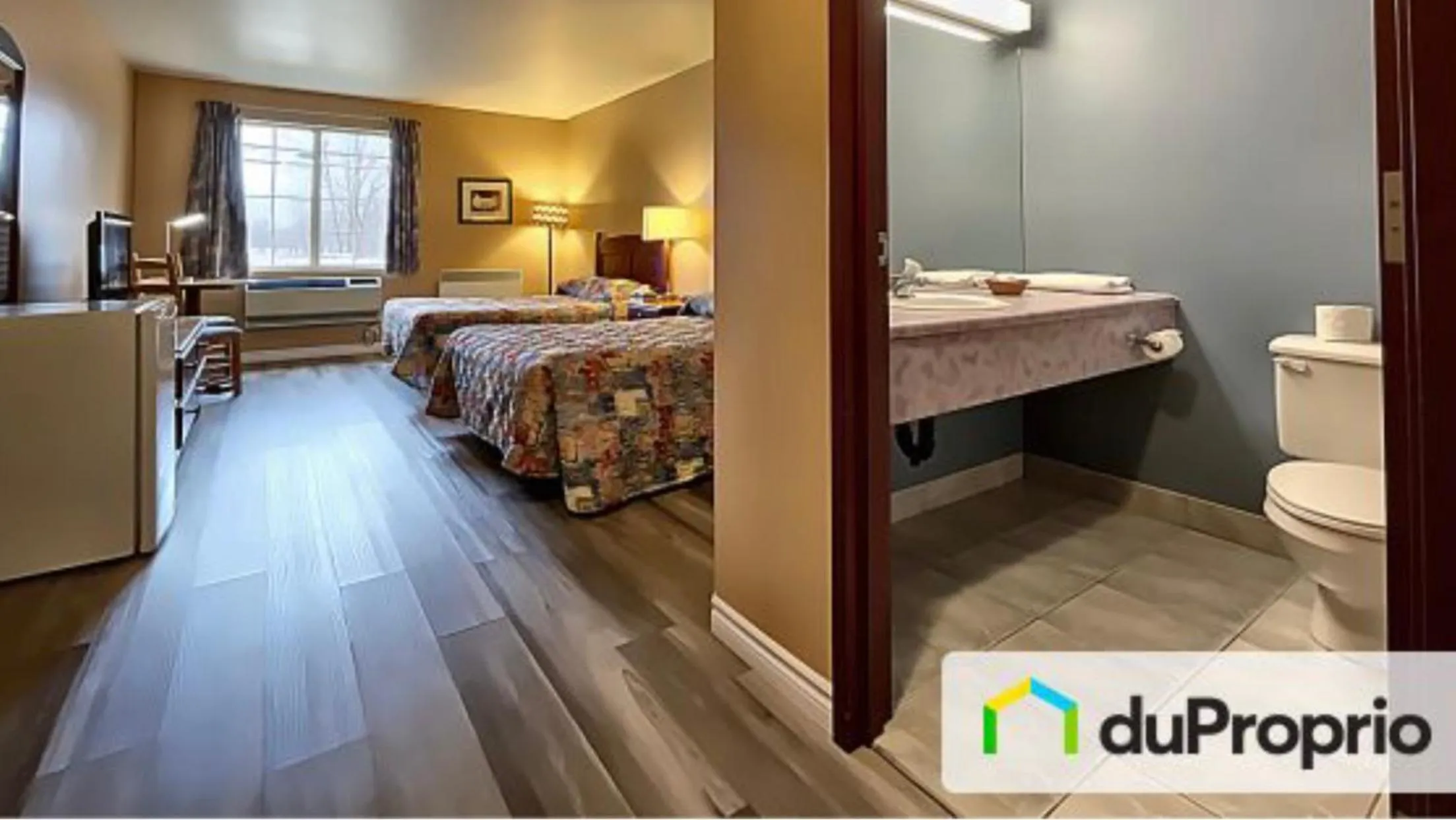 Bed in Hôtel Le Portneuvois