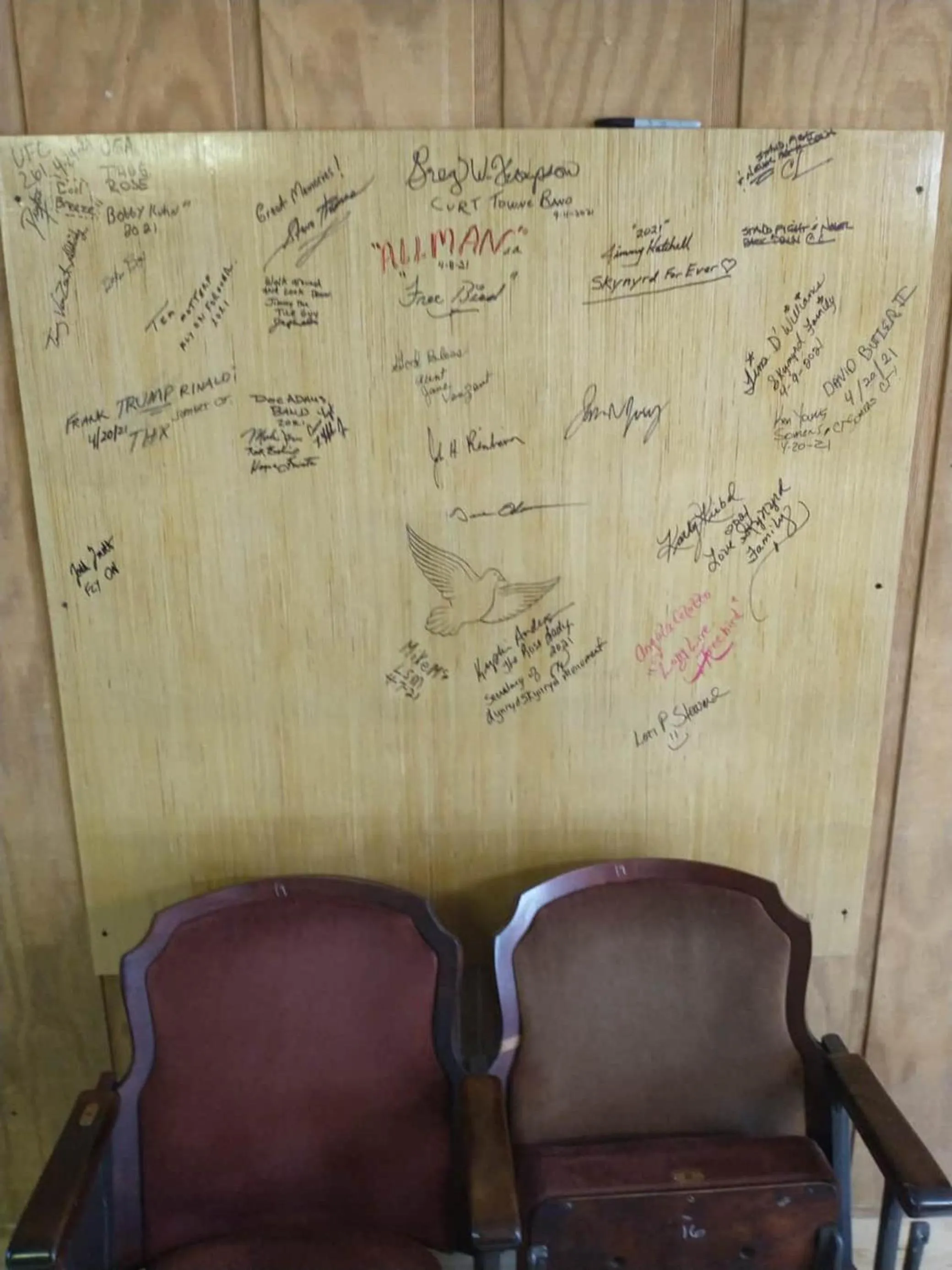 Logo/Certificate/Sign in The Van Zant House