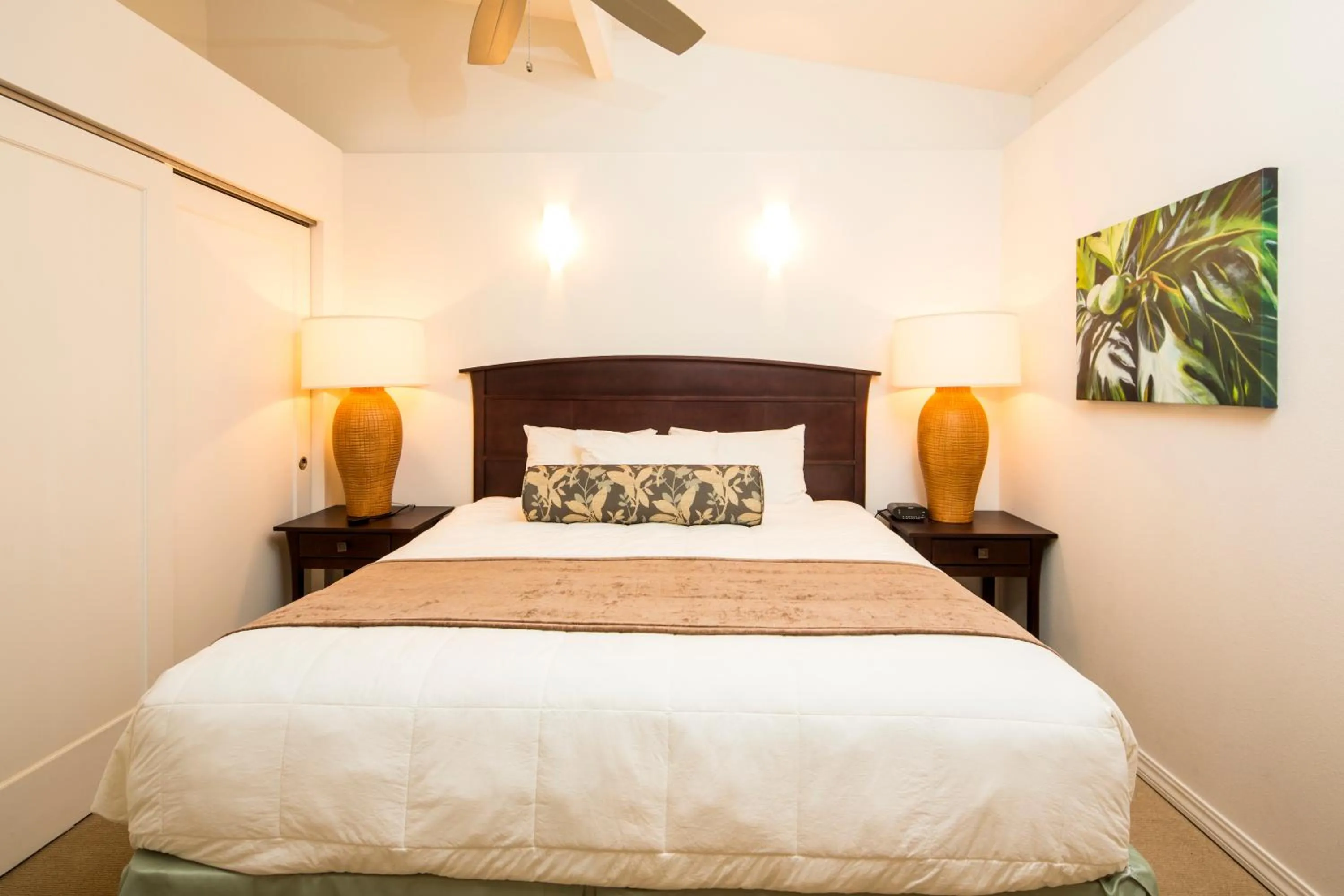 Bedroom, Bed in Castle Kauai Kailani