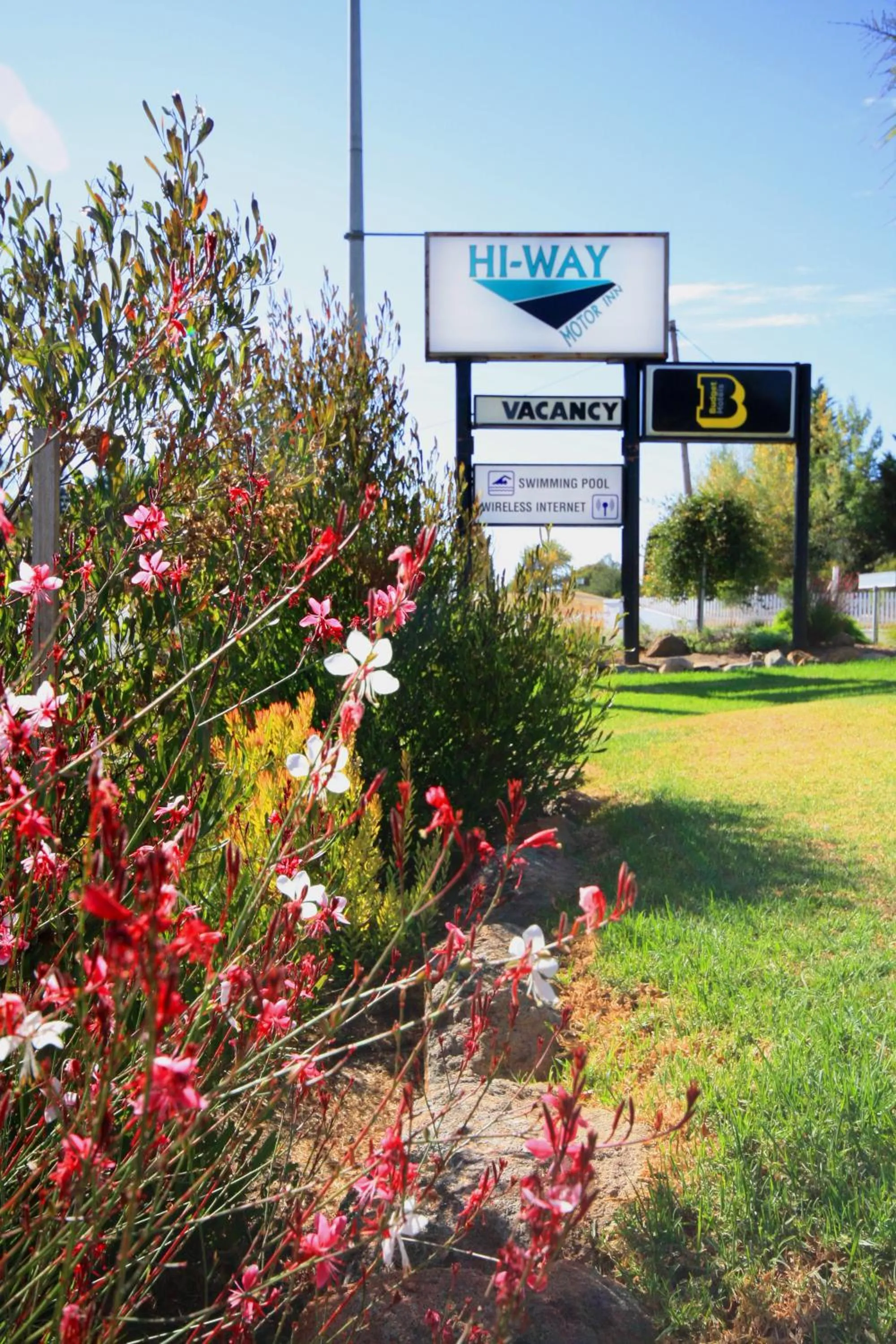 Property logo or sign in Hi Way Motor Inn