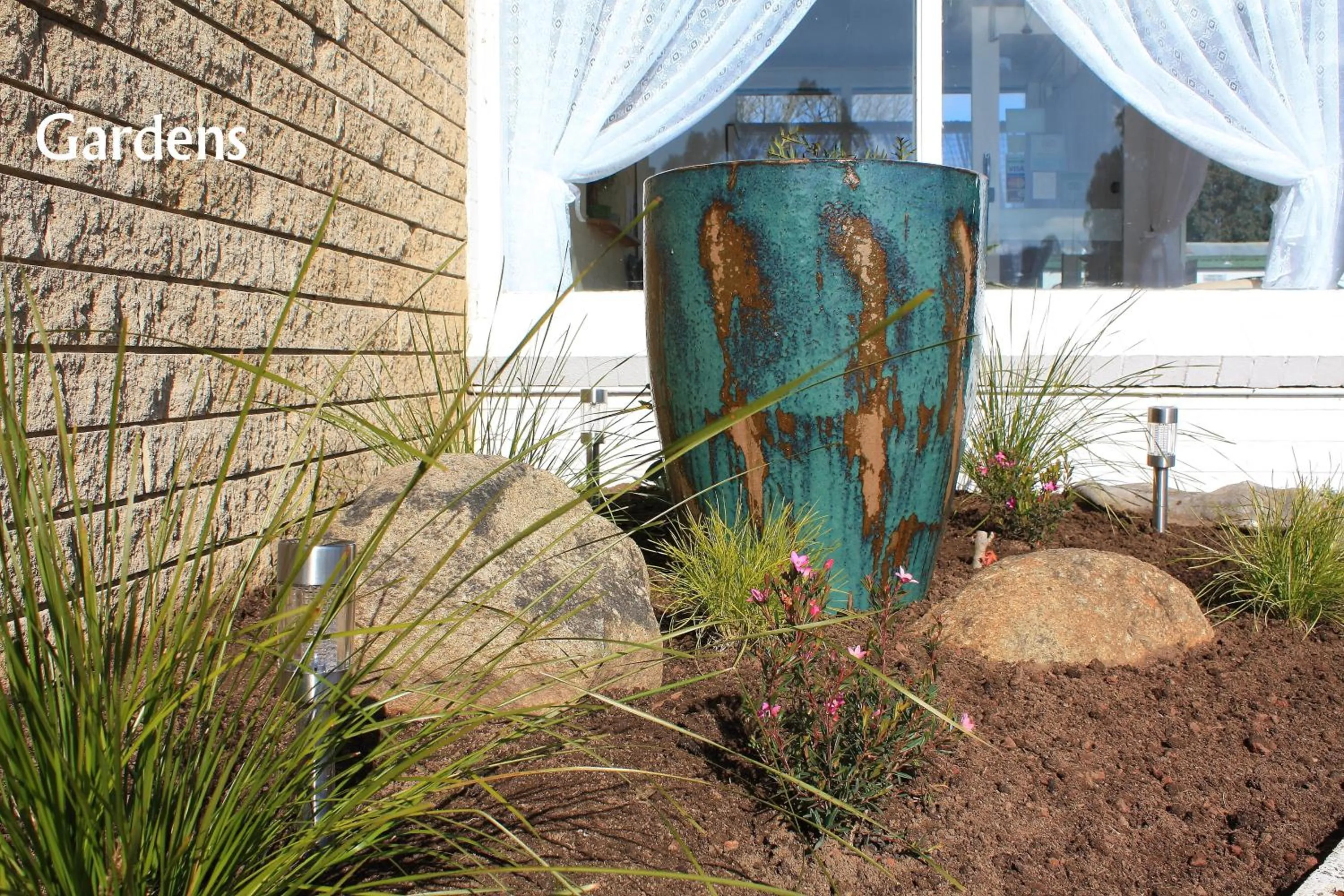 Garden in Hi Way Motor Inn