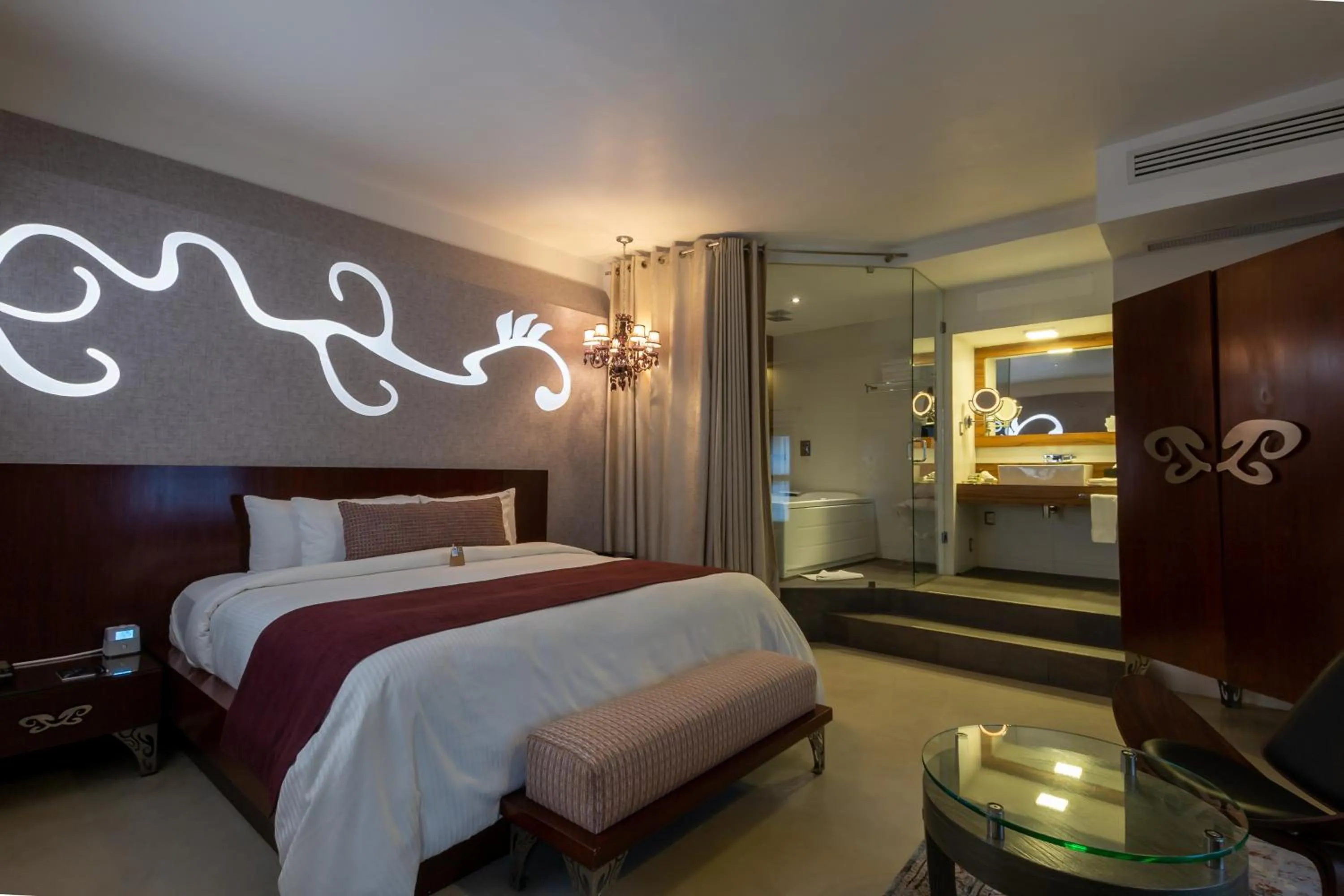 Photo of the whole room, Bed in 1850 Hotel Boutique