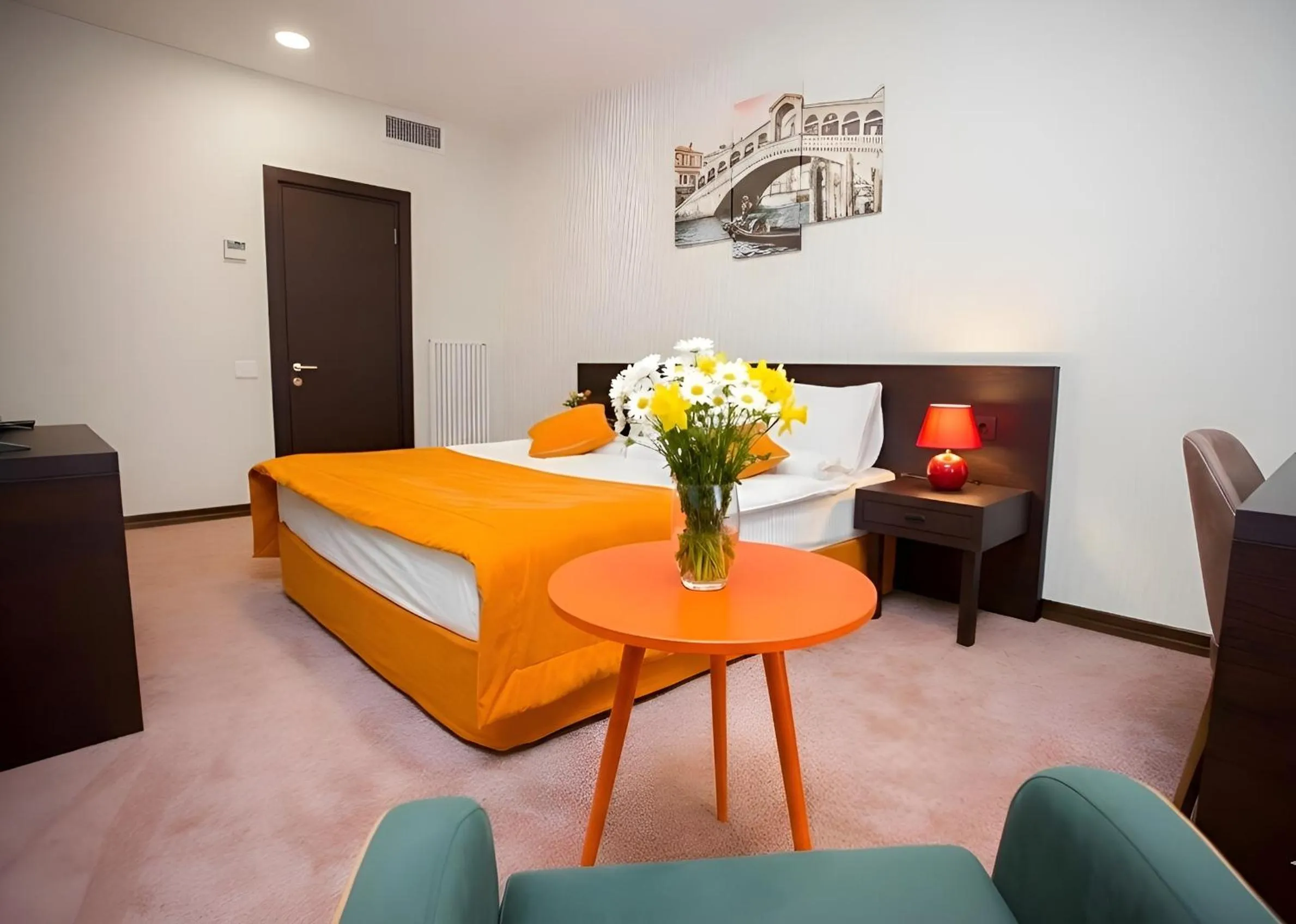 Bed in Da Vinci Boutique Hotel