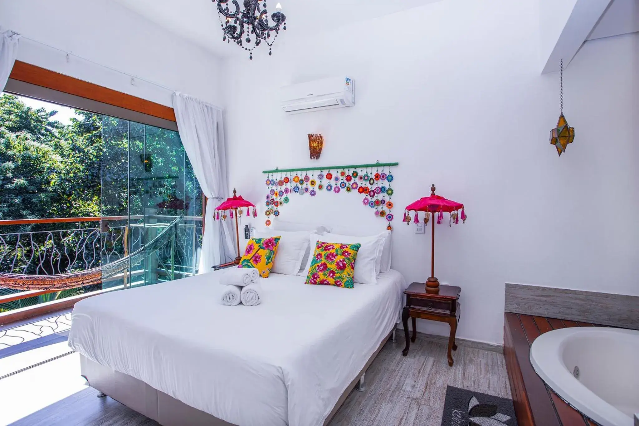 Quadruple Luxury Room with Internal Spa Bath in Hotel Vila Kebaya Quadruple Luxury Room with Internal Spa Bath in Hotel Vila Kebaya