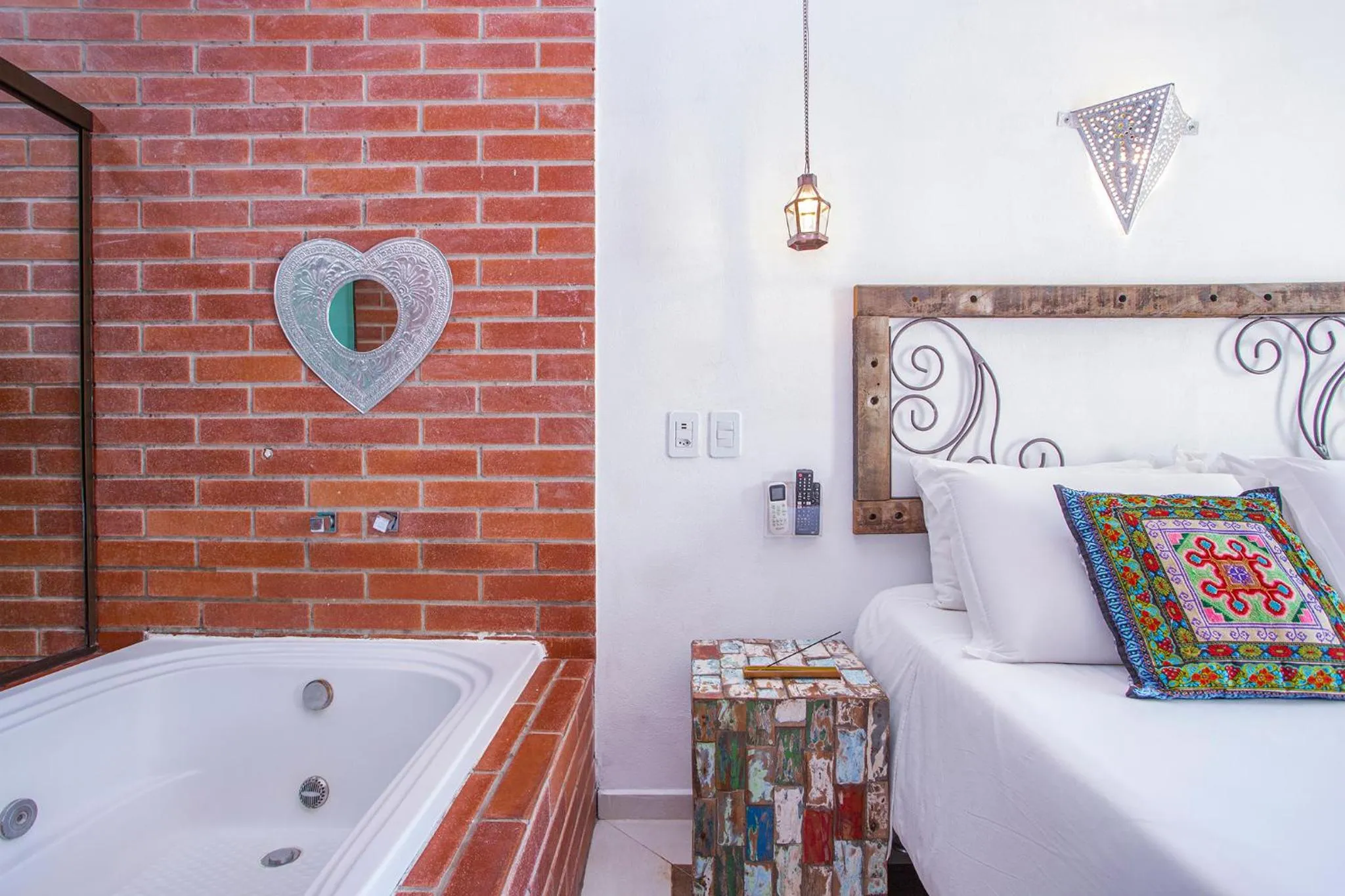 Hot Tub, Bed in Hotel Vila Kebaya