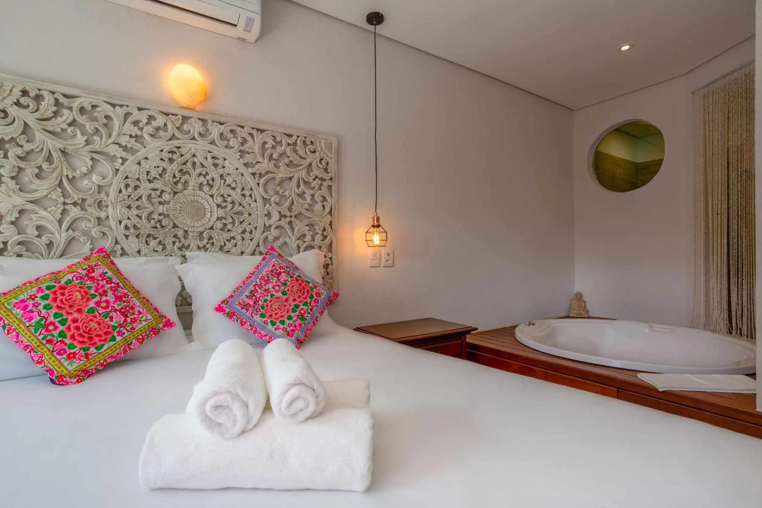 Bed in Hotel Vila Kebaya