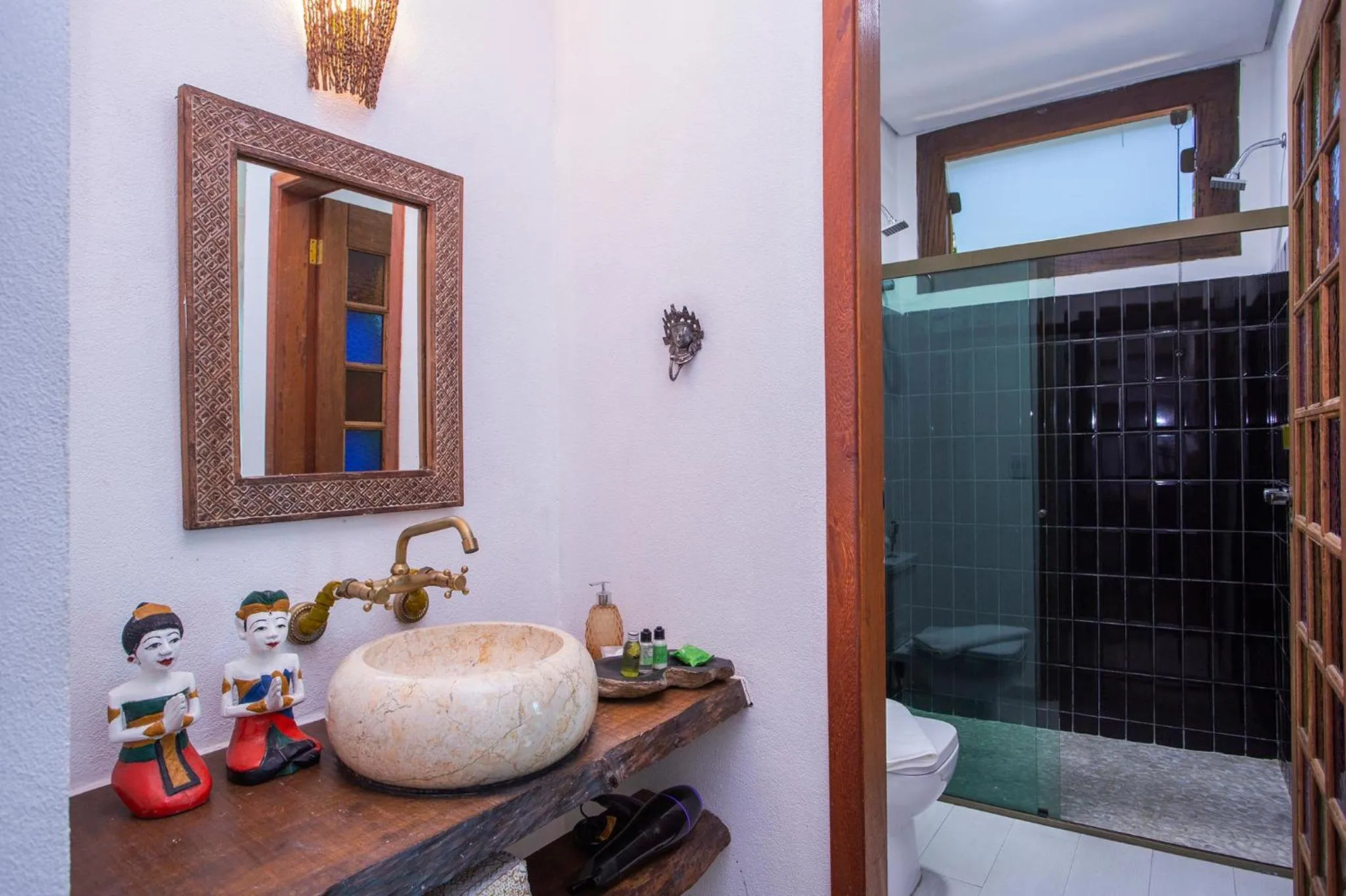 Shower in Hotel Vila Kebaya