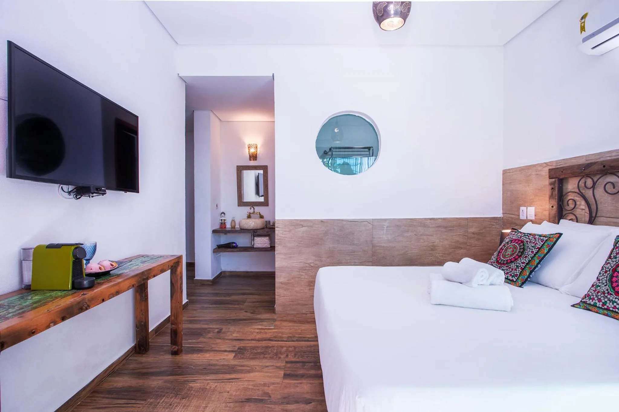 Photo of the whole room, Bed in Hotel Vila Kebaya