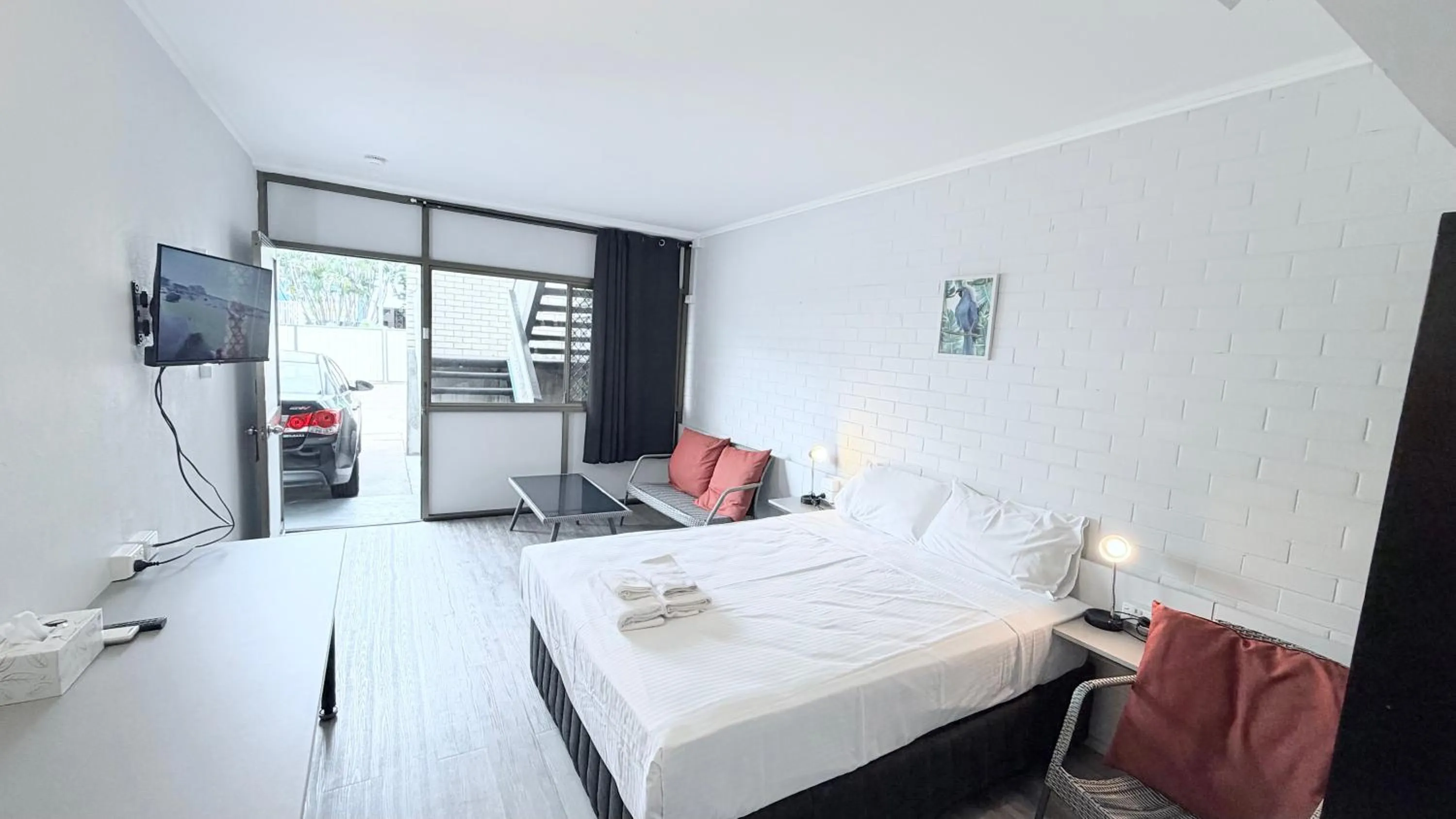 Bed in Tropical Gateway Motor Inn