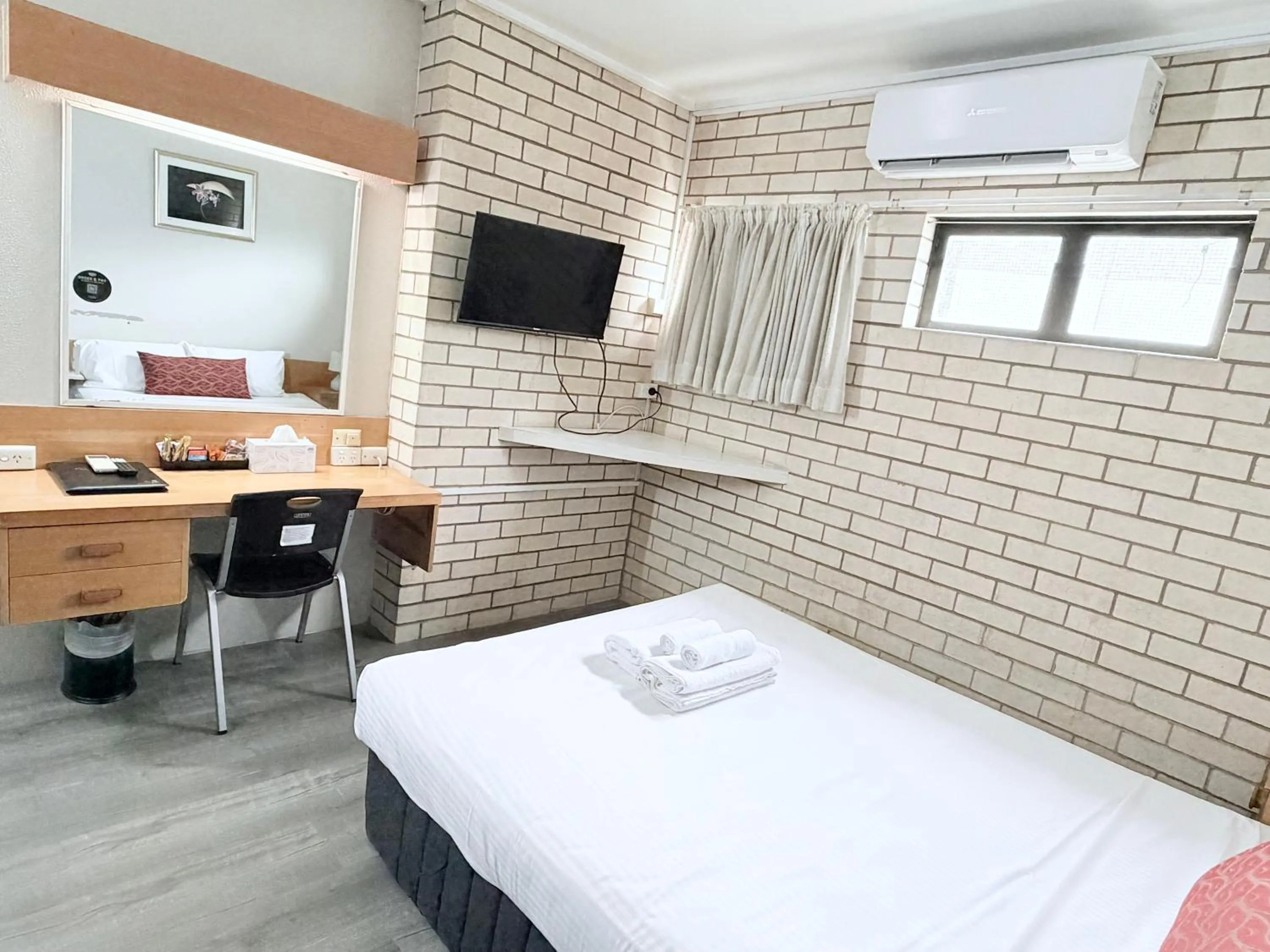 Bedroom, Bed in Tropical Gateway Motor Inn