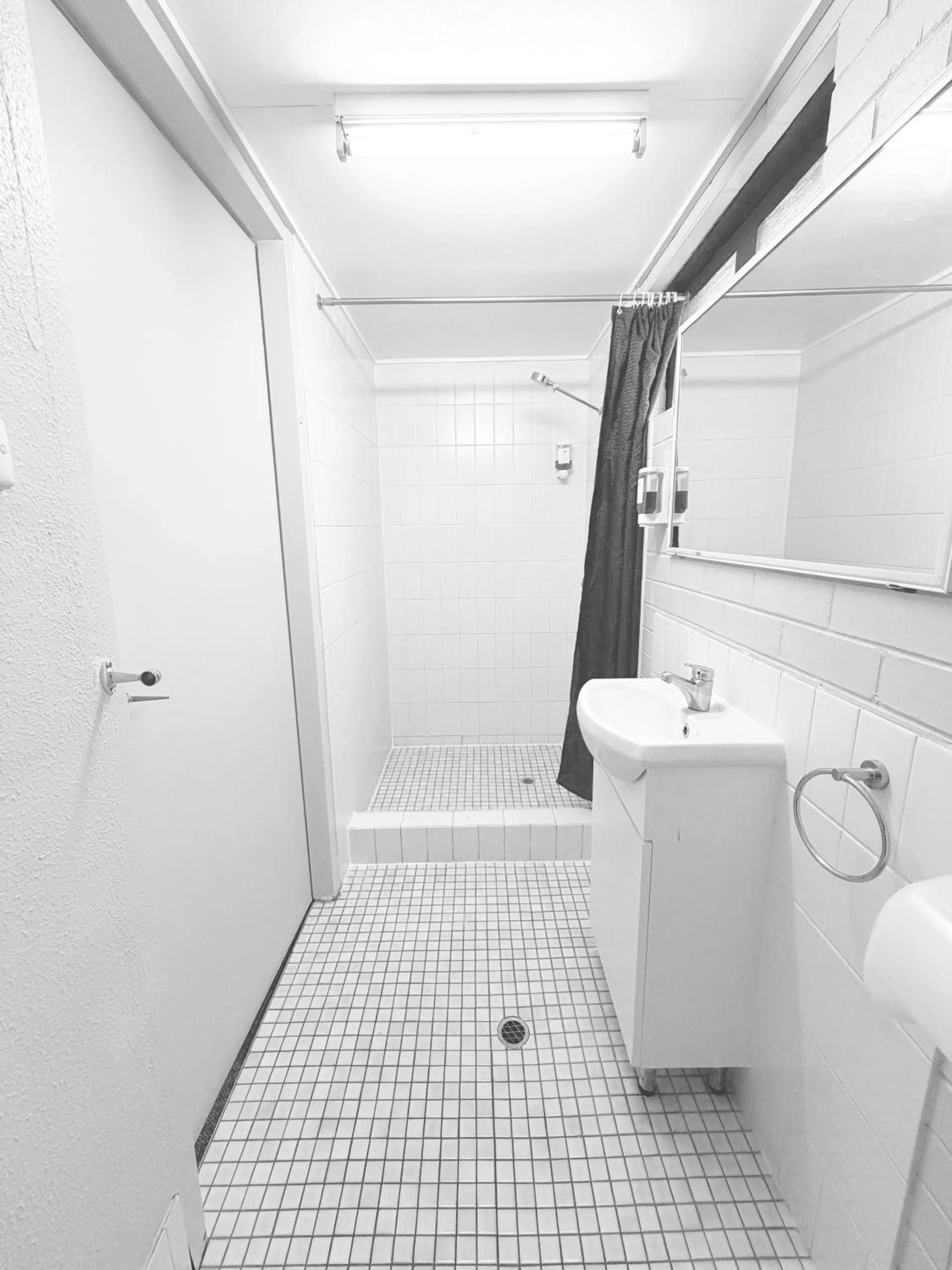 Bathroom in Tropical Gateway Motor Inn