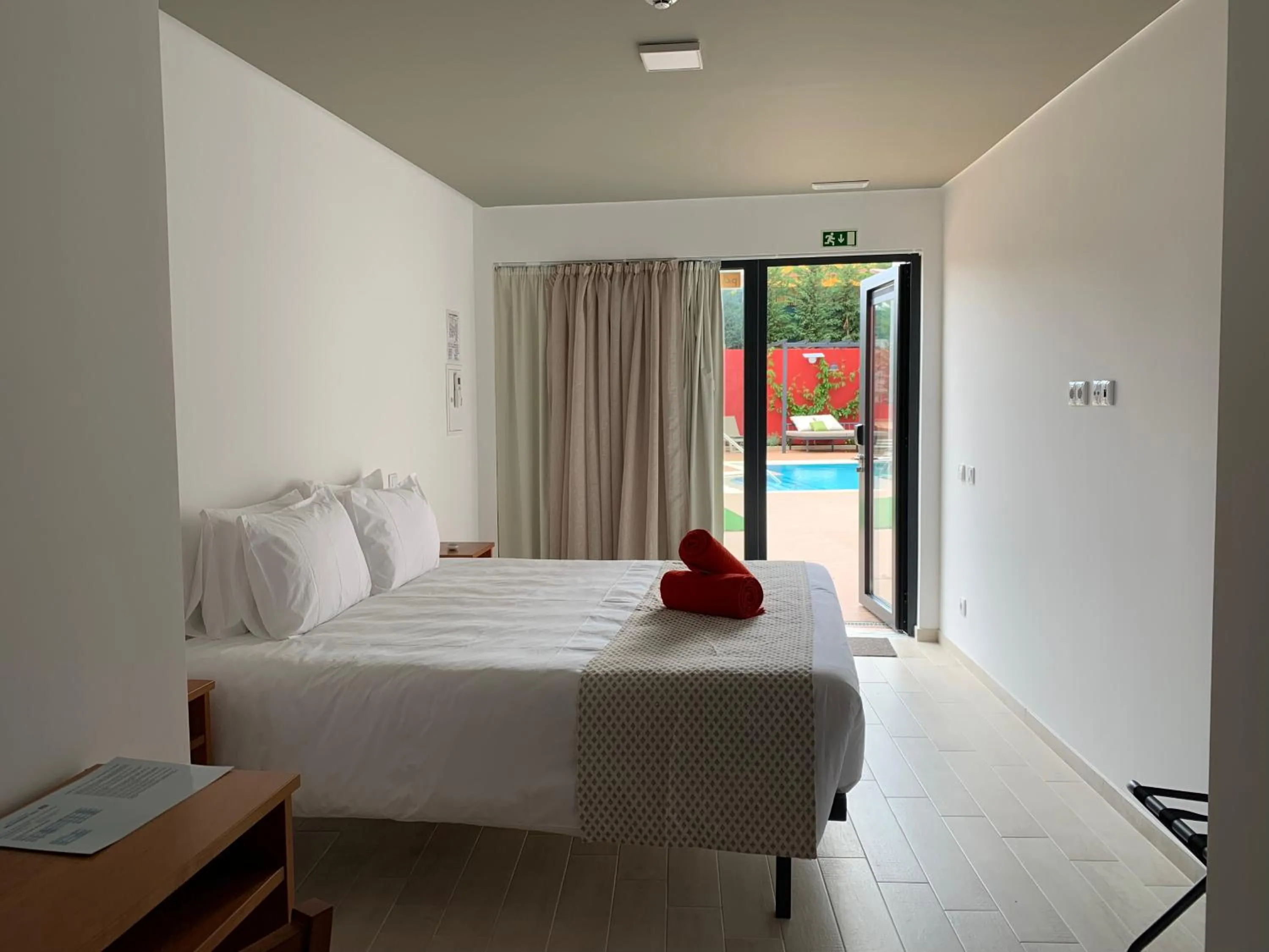 Bedroom, Bed in Villa 3 Caparica - Lisbon Gay Beach Resort