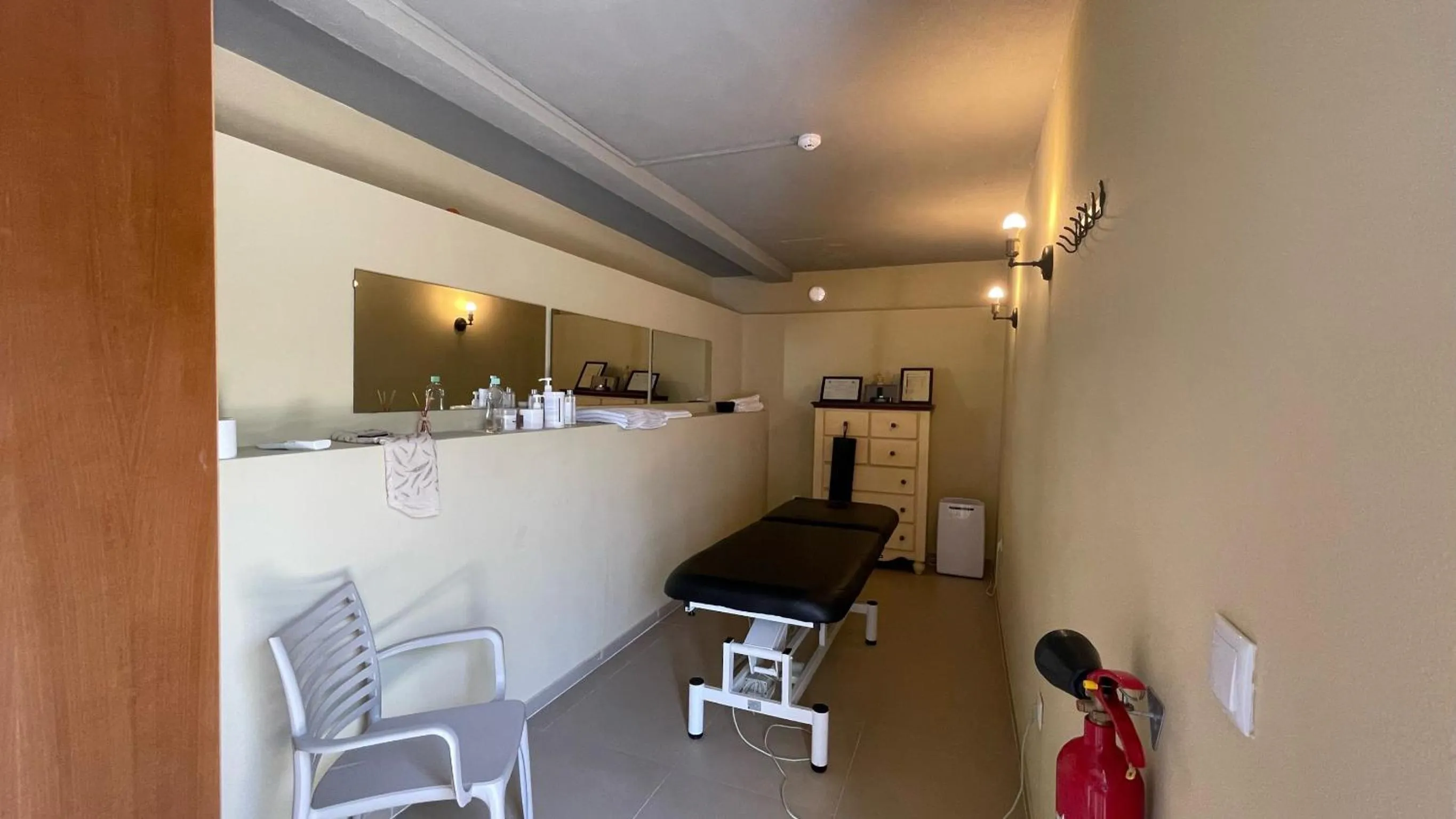 Massage in Villa 3 Caparica - Lisbon Gay Beach Resort