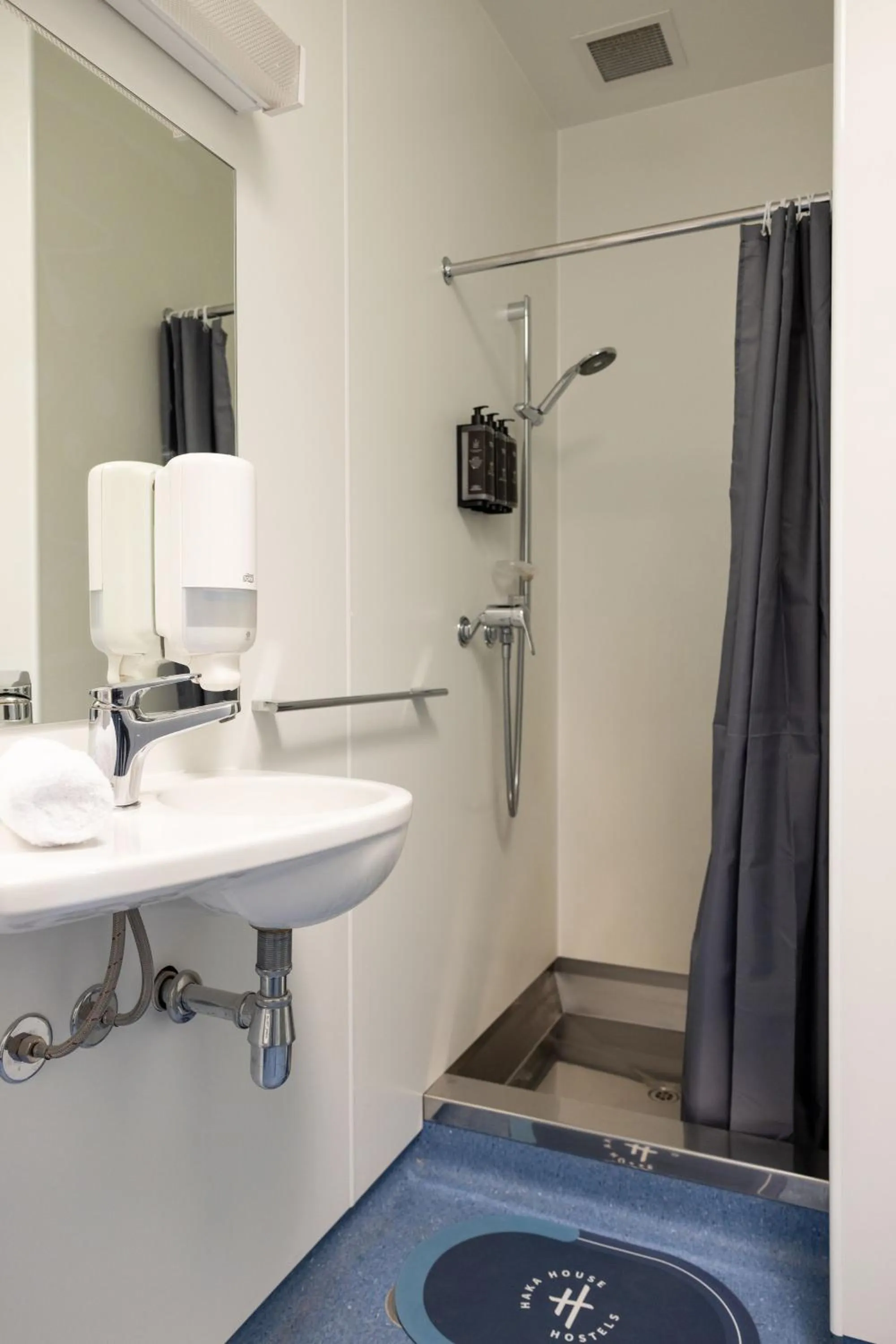 Bathroom in Haka House Wanaka