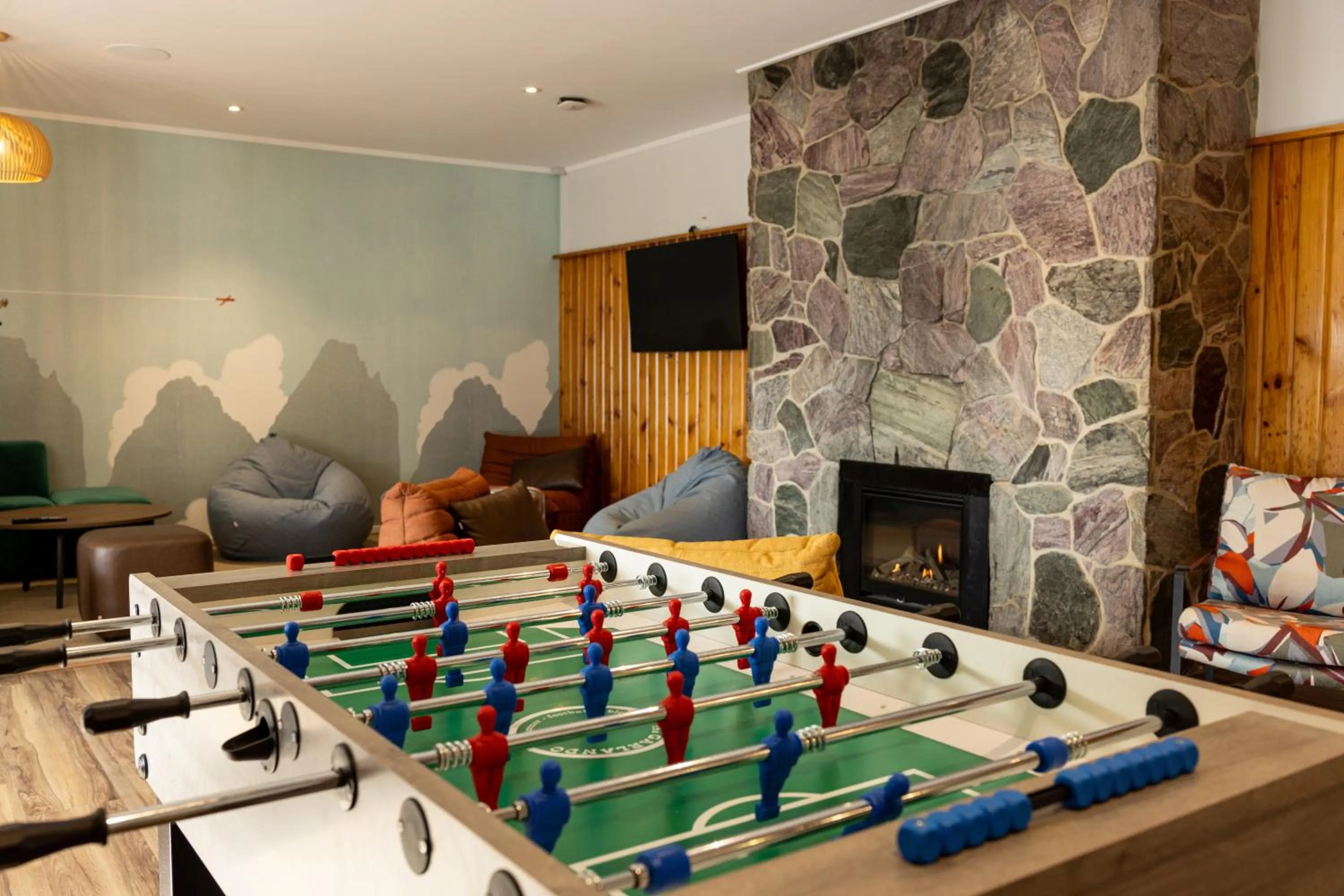 Communal lounge/ TV room in Haka House Wanaka