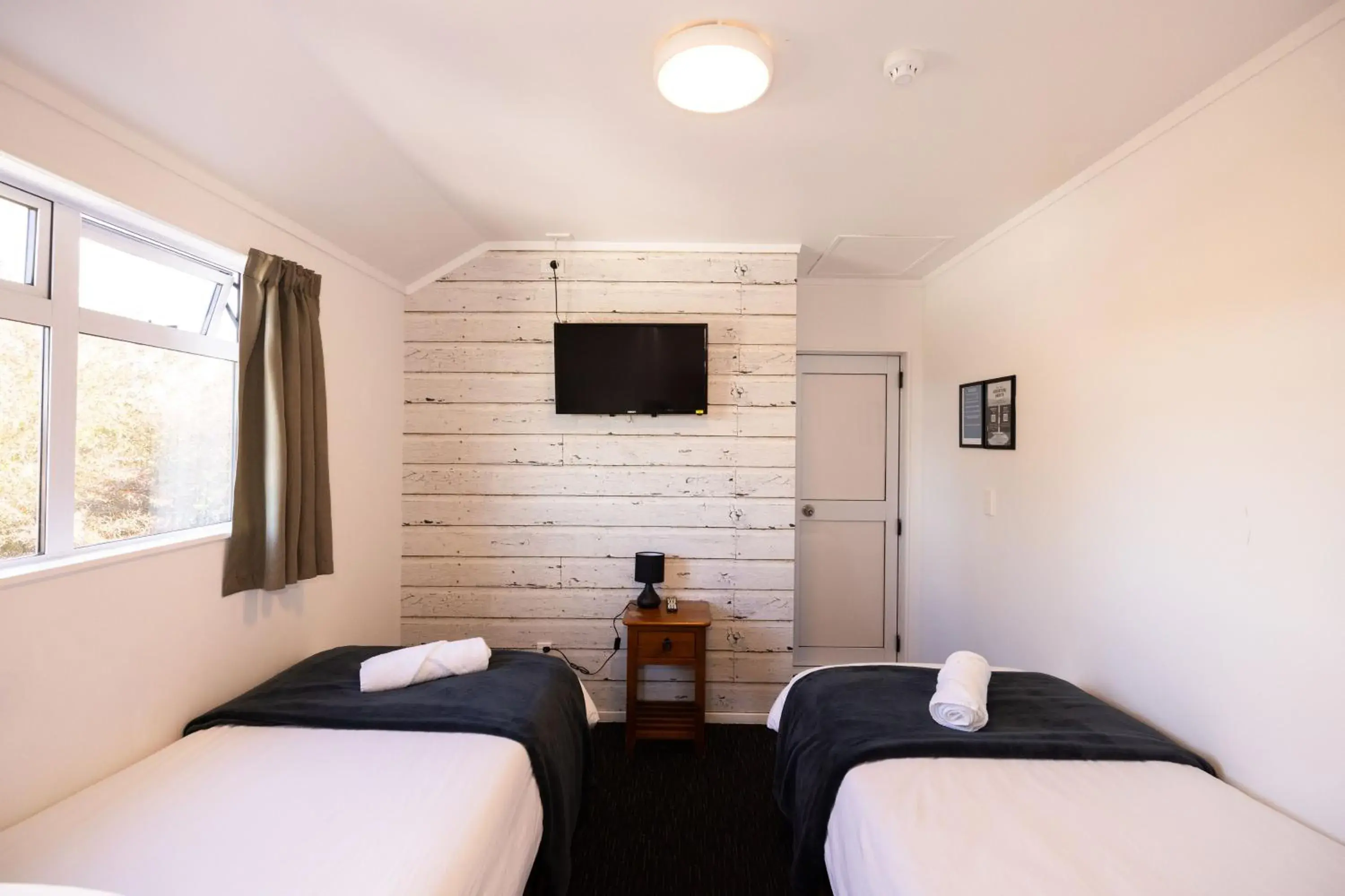 Twin Room with Ensuite in Haka House Taupo Twin Room with Ensuite in Haka House Taupo