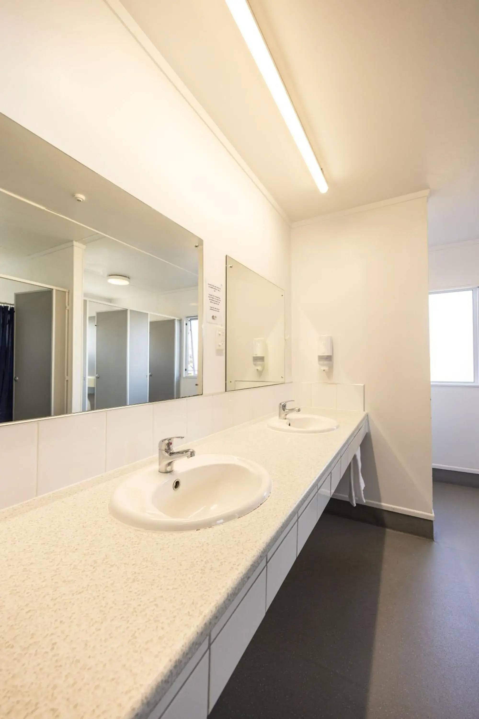 Economy Double Room with Shared Bathroom in Haka House Taupo Economy Double Room with Shared Bathroom in Haka House Taupo