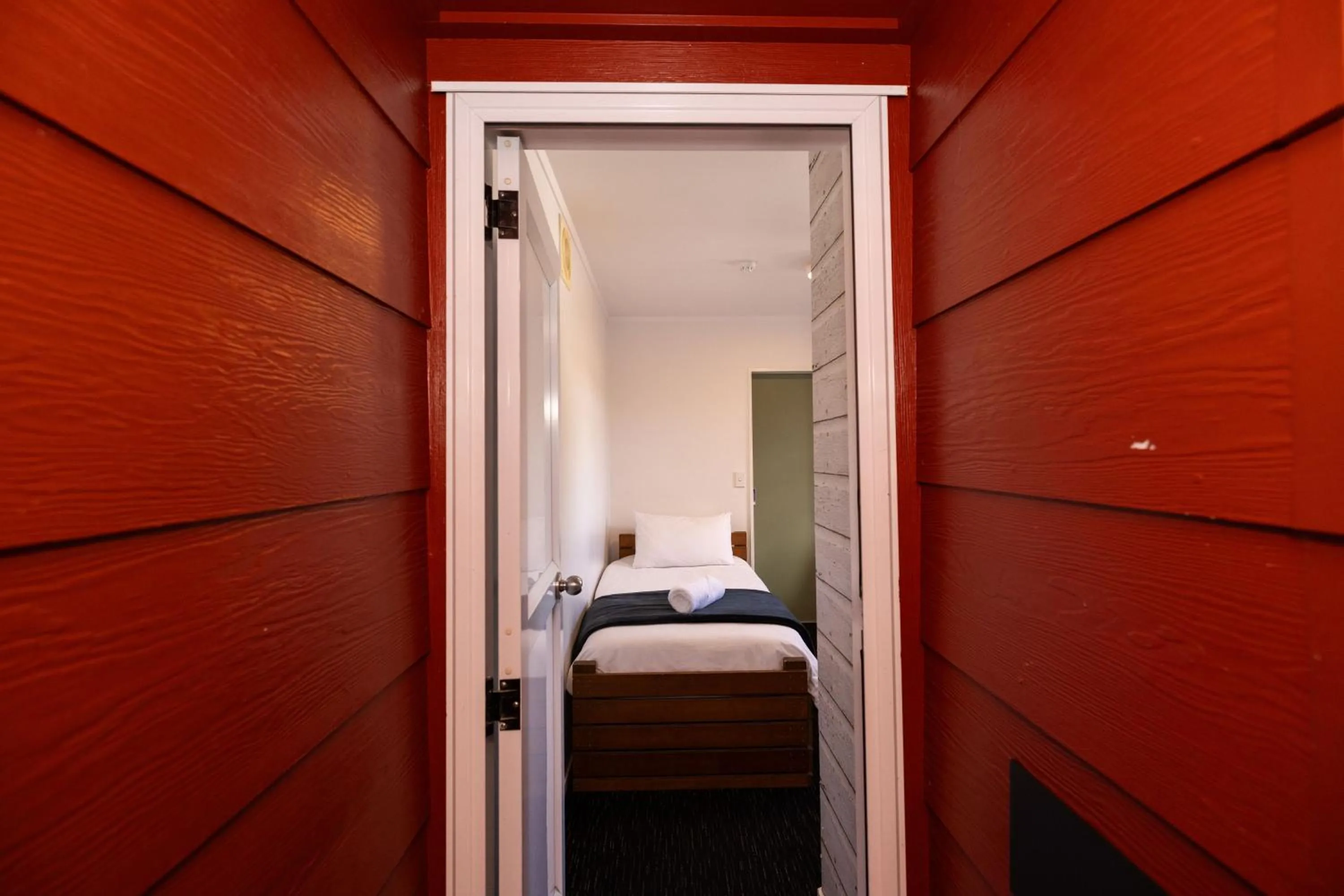 Facade/entrance, Bed in Haka House Taupo