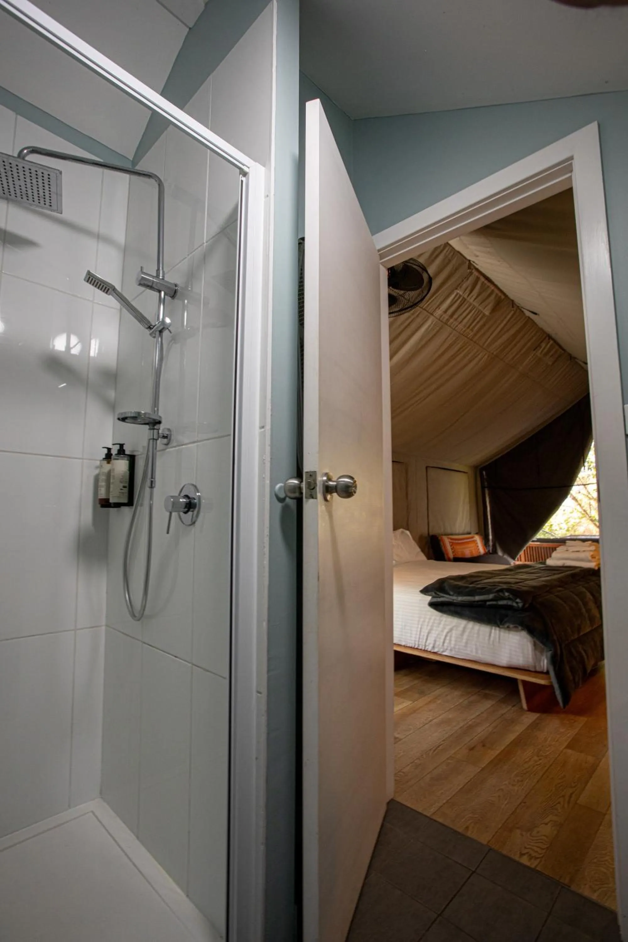 Bathroom, Bed in South Coast Retreat