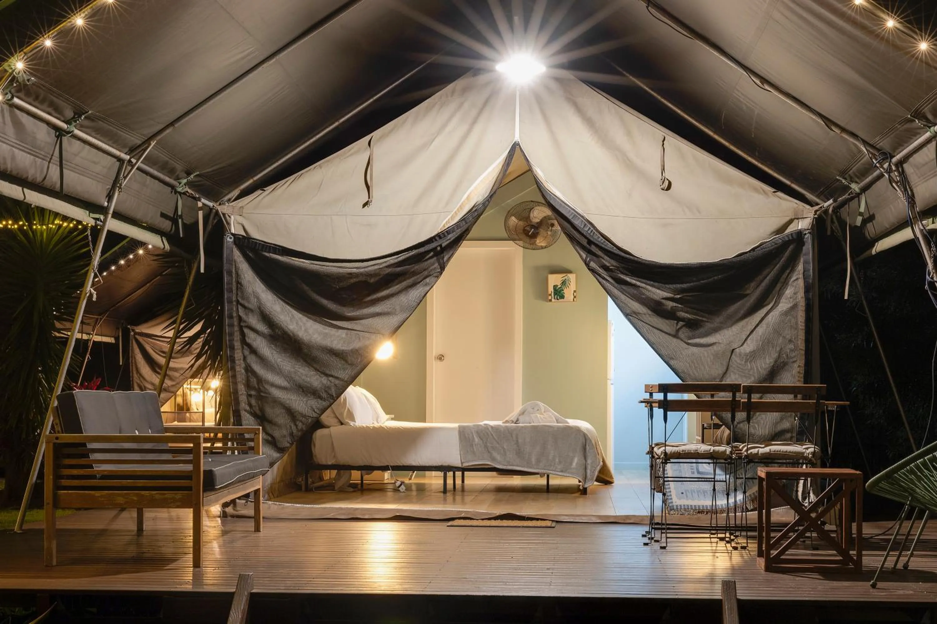 Property building, Bed in South Coast Retreat