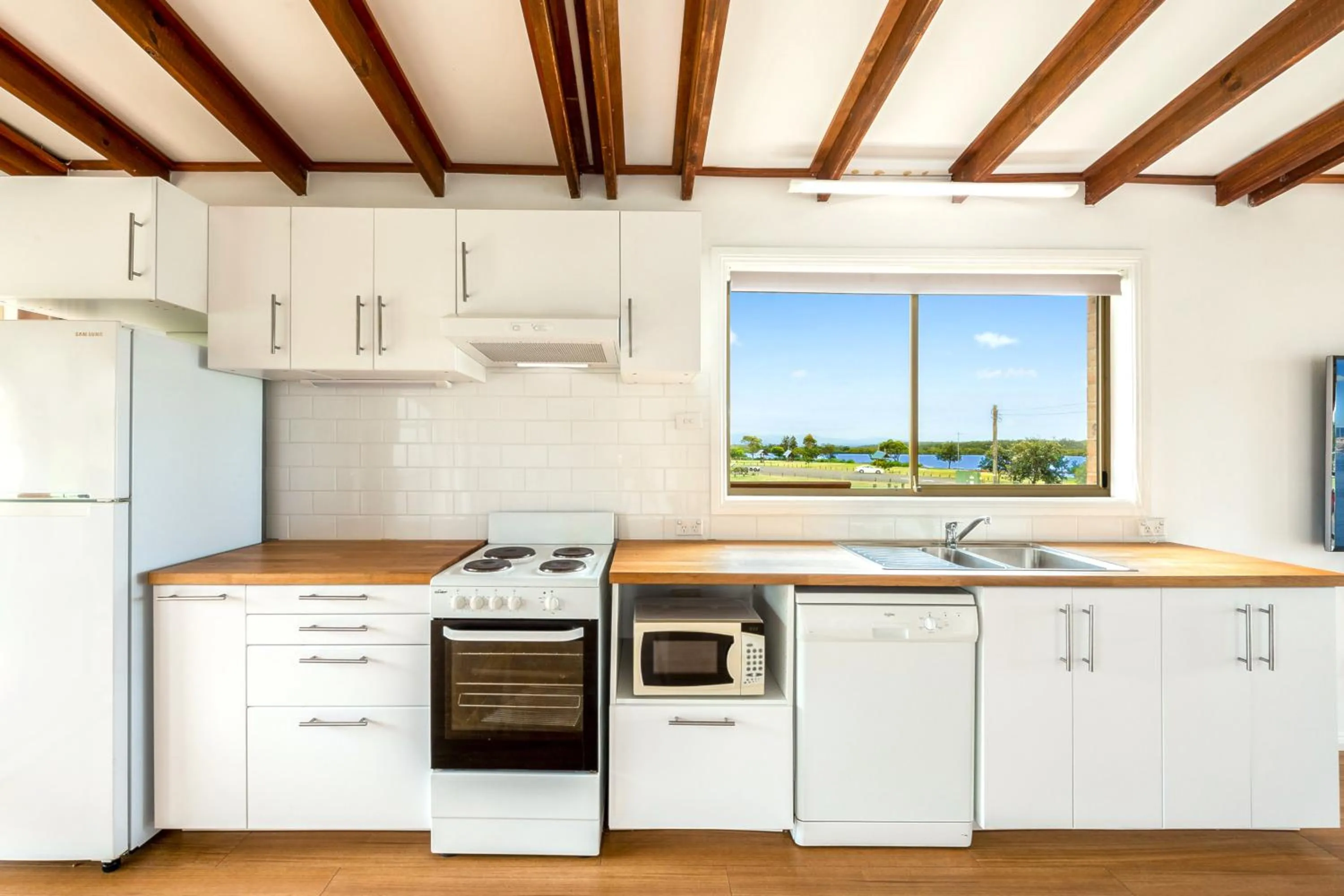 Kitchen or kitchenette in South Coast Retreat